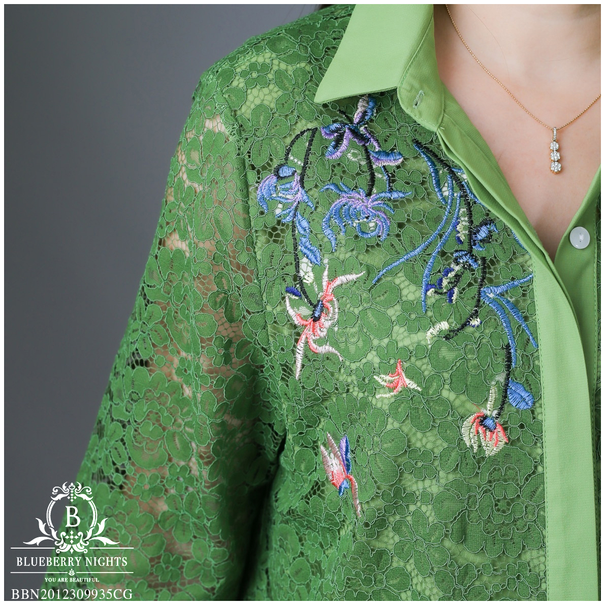 Sale+++B3629 เสื้อเชิ้ตลูกไม้อิตาลีปักลายดอกไม้ ผ้าลูกไม้อิตาลีเกรดพรีเมี่ยมเนื้อนุ่มเบาใส่สบายมากค่ะ แพทเทิร์นเสื้อเชิ้ตกระดุมหน้ายาวตลอด ดีเทลด้านหน้าปักดิ้นลายดอกไม้สวยหรูค่ะ มีซับในทั้งตัว ♡เหมาะสำหรับสาวๆรอบอก(36-44)♡ รุ่นใหม่ ขายดีมากๆ