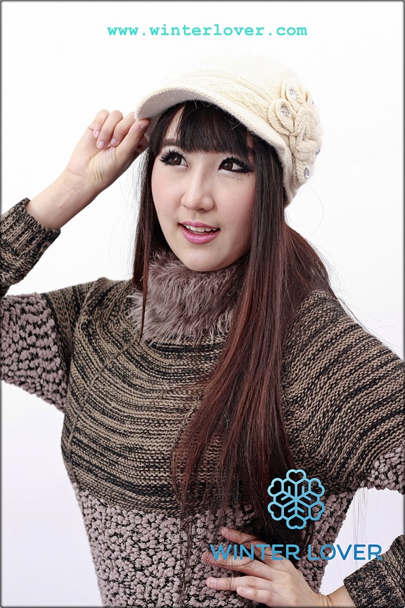 หมวกไหมพรมกันหนาวสีครีมทรงแก็ป ลายดอกไม้แต่งเพชรสวยหรู(พร้อมส่ง)(Free Size)