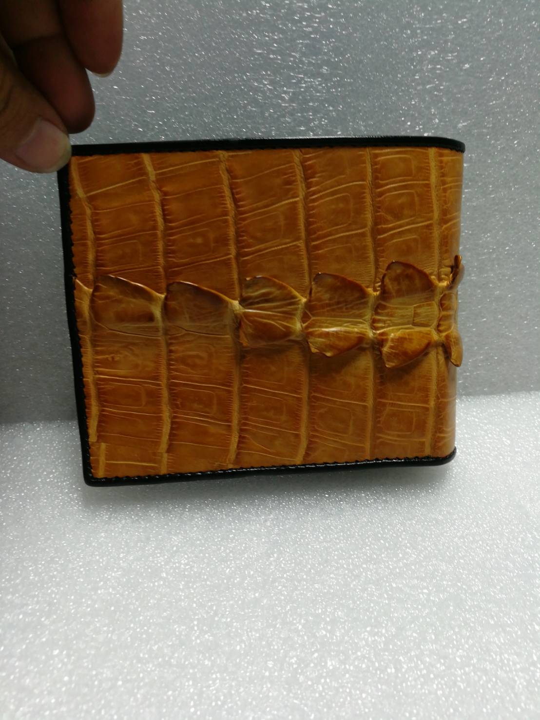 กระเป๋าหนังจระเข้แท้(กระดูกหาง)