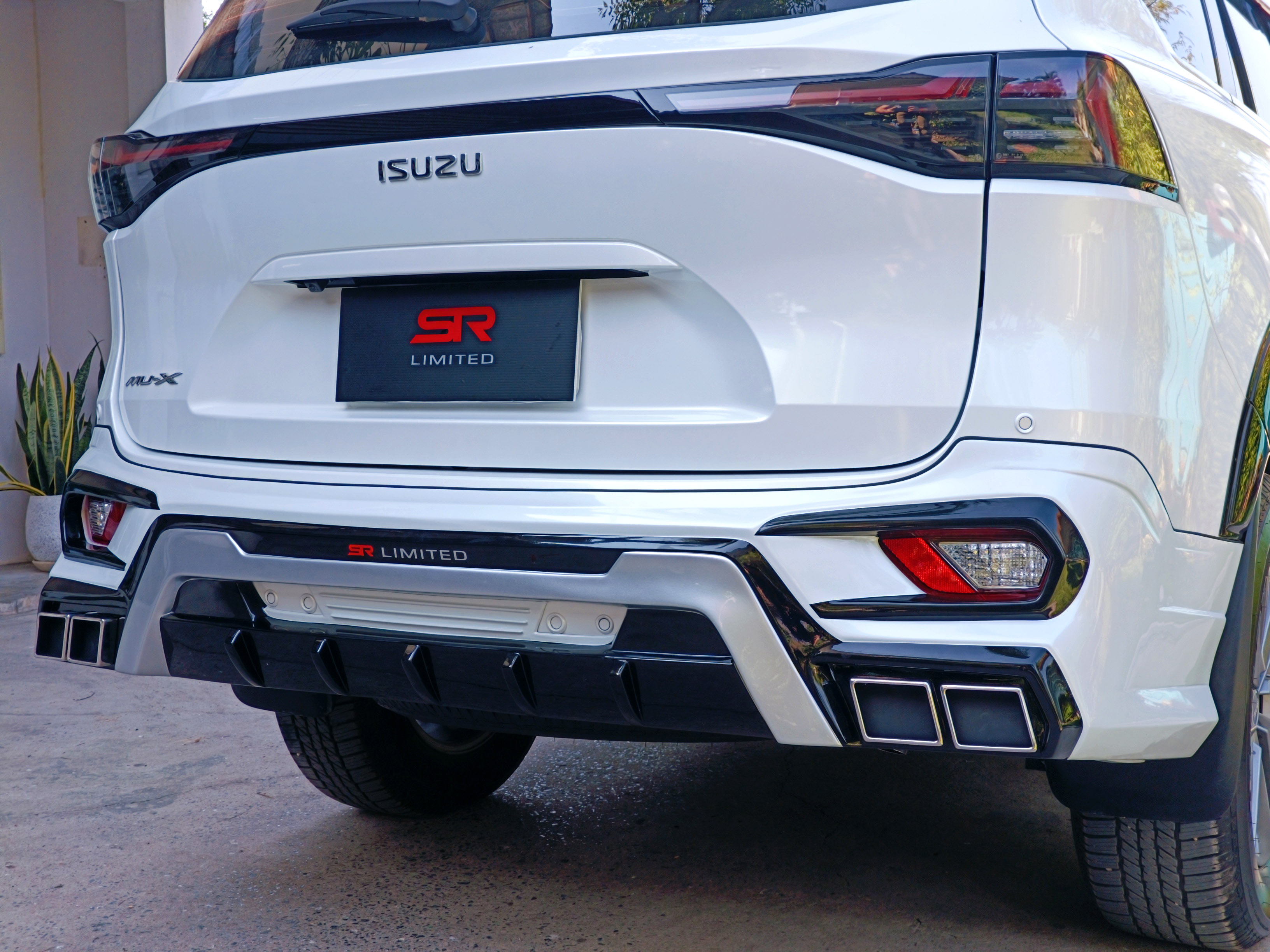 ชุดแต่งรถ All New Isuzu Mu-X 2024-2025 "SR-Limited"