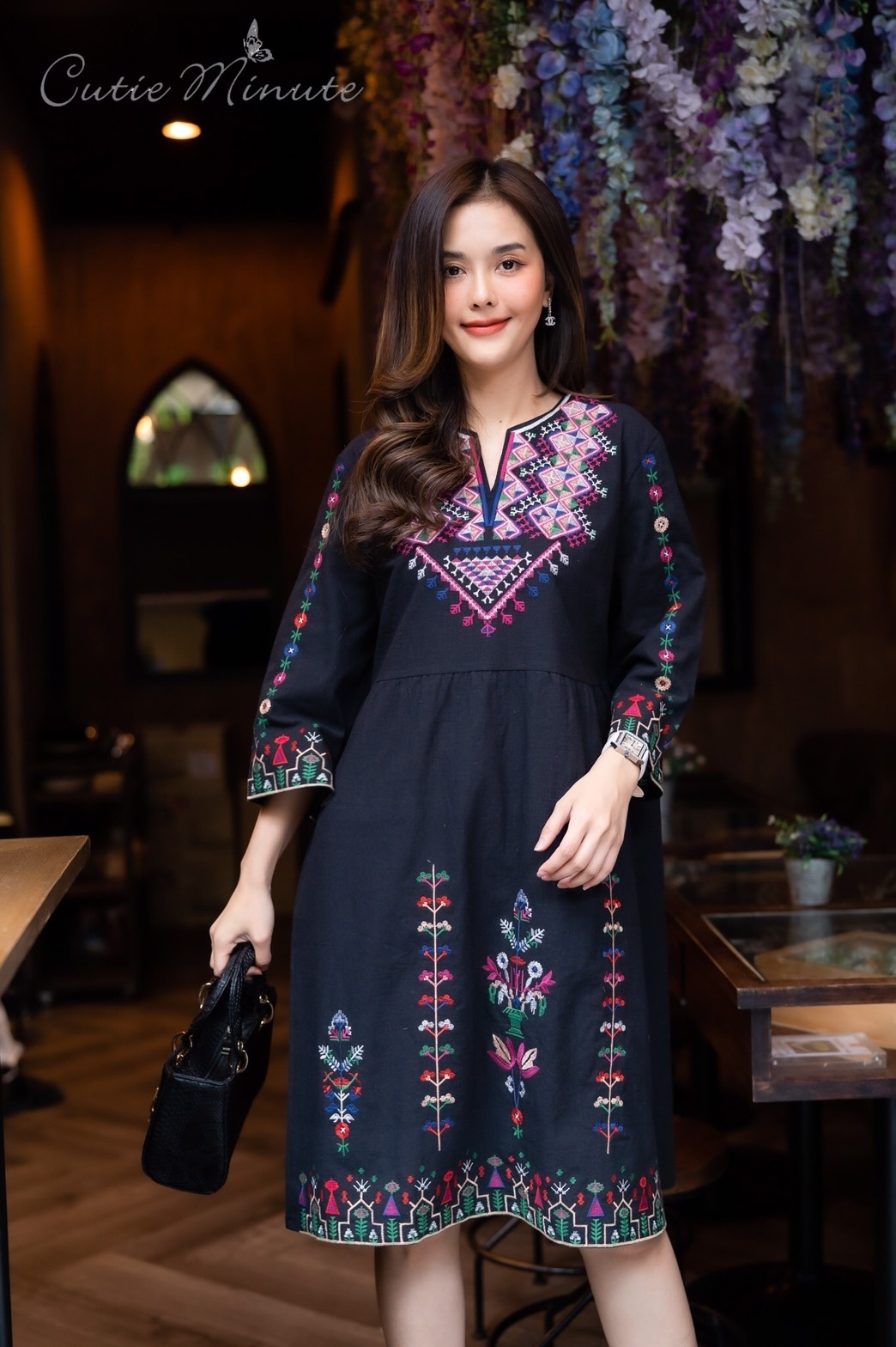 Sale++#CUTIE MINUTE 14041 เดรสลินิน+Maskผสมผ้าฝ้ายญี่ปุ่นเกรดพรีเมี่ยม งานปักอลังการทั้งตัว ทรงปล่อยๆสบายๆ ชุดใส่ง่าย ใส่เที่ยว ใส่อยู่บ้านตอนรับซัมเมอร์ได้สบายๆเลยค่ะ ** Mask ทรงสวยปรับเข้ากับโครงหน้า ใส่แล้วหน้าดูเรียวยาว ใช้ผ้ามัสลินอย่างดีซับด้านใน**