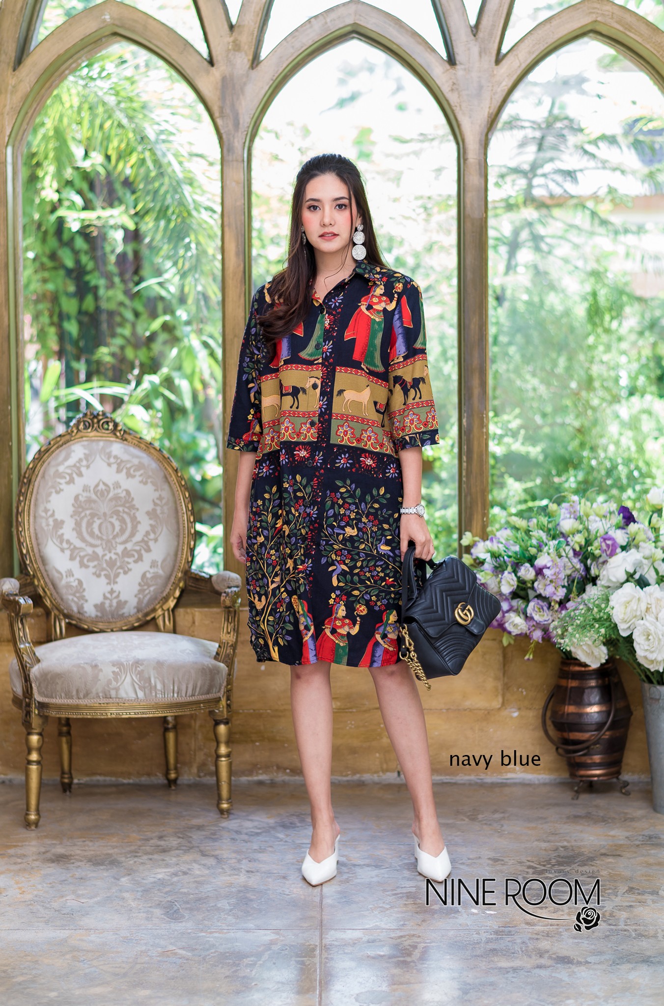 SaLe+++#Nine Room 14046 SHIRT DRESS -เชิ๊ตเดรสคอปก พร้อมสาบกระดุมยาวด้านหน้าใช้ผ้าฝ้ายผสมลินิน(cotton mix linen) ตัวผ้าไม่หนา-ไม่บาง ระบายอากาศดี ไม่ร้อน มีความโดดเด่นด้วยลายอิยิปต์-ฟาโรห์ลายสวยๆทั้งตัว เสริมคัทติ้งด้วยการผ่าชายข้างเพื่อความสวยงาม และมีกร