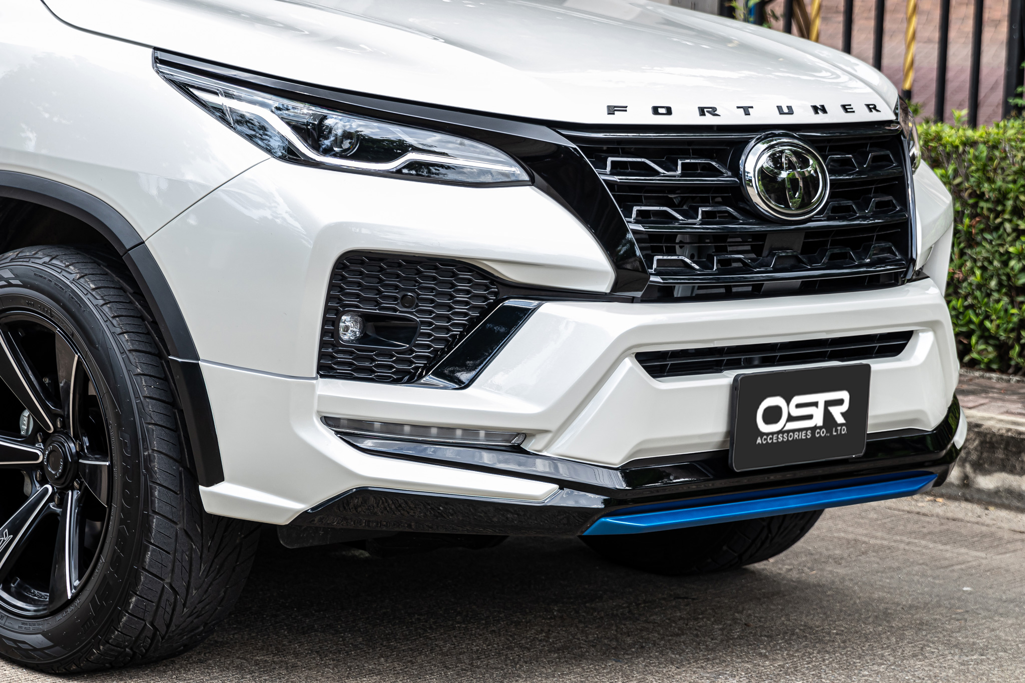 ชุดแต่งรถ-สเกิร์ต-อุปกรณ์แต่งรถ Toyota Fortuner 2020 รุ่นมาตรฐาน (Facelift) ทรง Fair FD-4