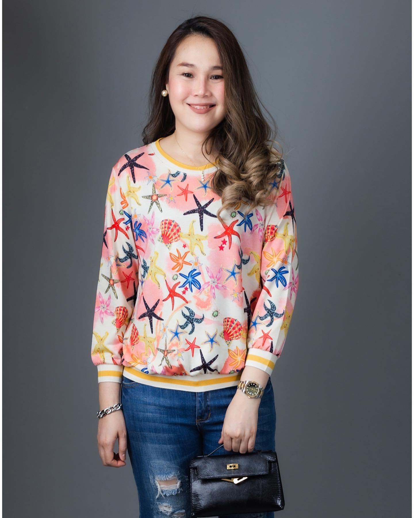 SaLe++ #Blueberry Nights B3672 เสื้อทีเชิ้ตแขนยาว GG ผ้าโพลีเอสเตอร์ผสมคอตต้อนเนื้อนุ่มยืดหยุ่นได้ดีเกรดพรีเมี่ยม ตัดเย็บสวยเนี้ยบสไตล์แบรนด์เนมสุดหรู ดีเทลพิมพ์ลายแบรนด์เนมสีคมชัดสวยเป๊ะ ♡เหมาะสำหรับสาวๆๆรอบอก(36-46)♡ ใส่สวยได้ทุกๆโอกาส หรู