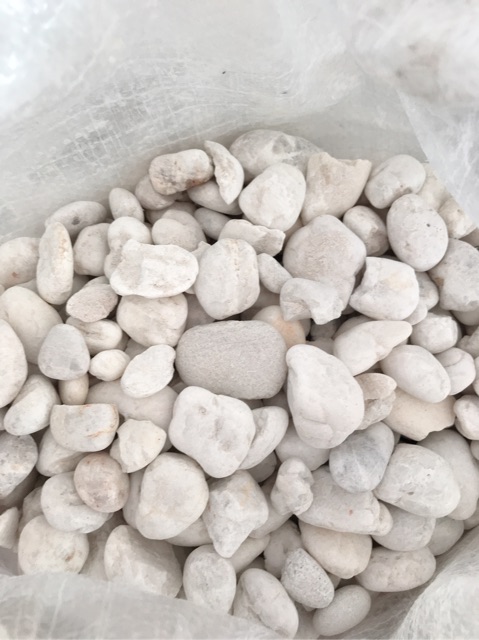 หินขาว หินน้ำตาล หินแต่งสวน ไม่ได้คัด 🔥กิโลละ 20 บาท🔥