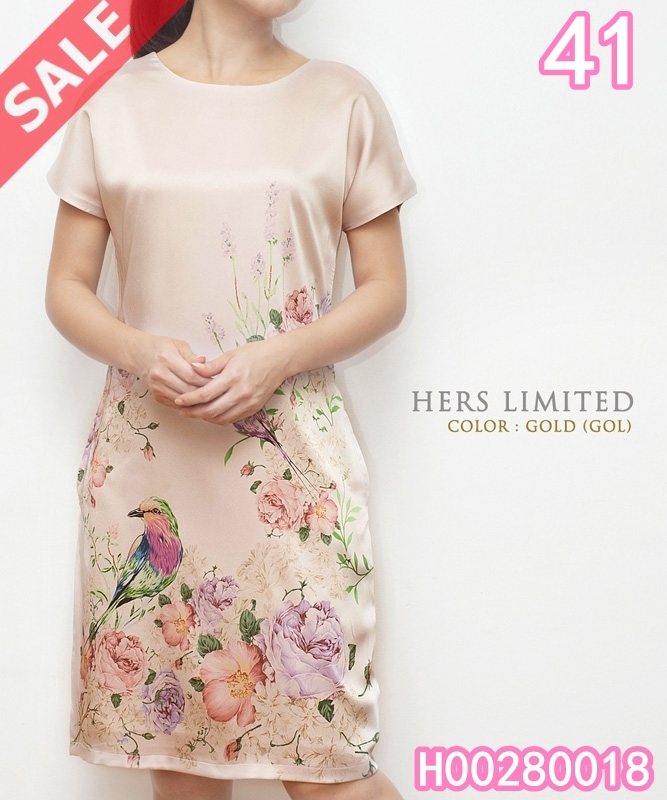 SaLe+++Hers Limiteds** H00280018**Humming Bird**เดรสผ้า Silk นุ่มลื่น มีน้ำหนัก ไหล่เลย คลุมหัวไหล่ มีซับใน ลายนกฮัมมิ่งเบิร์ด เก็บเกร็ดเอวหลัง มีซับใน มีกระเป๋า Color : 3 สี WHT - White – ขาว GOL - Gold – ทอง LVD - Lavender - ลาร์เวนเดอร์ Size : M, L, XL
