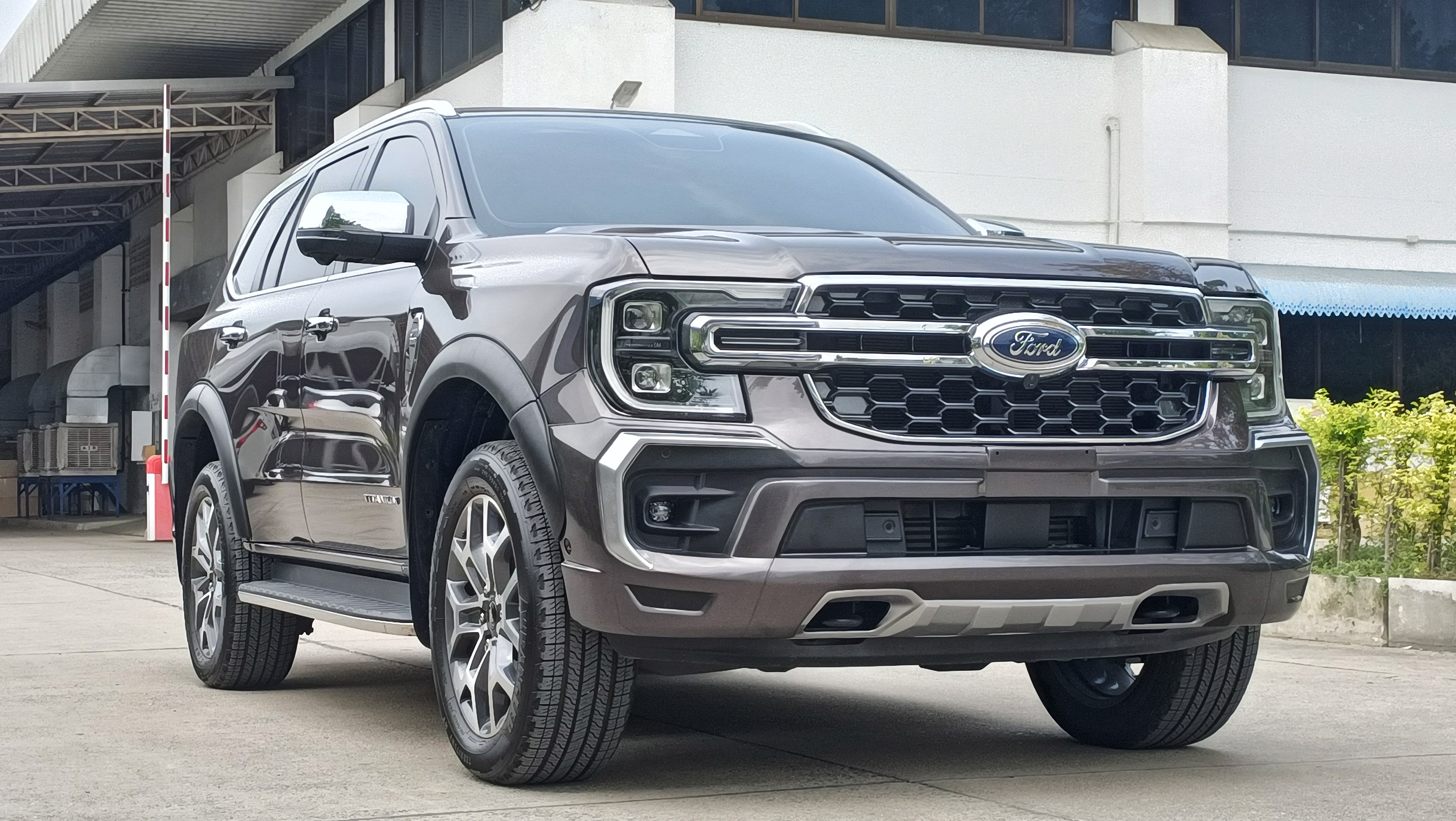 ชุดแต่งรถ-สเกิร์ต-อุปกรณ์แต่งรถ Ford Everest 2022 2023 2024 Next-Gen ทรง SR-Limited