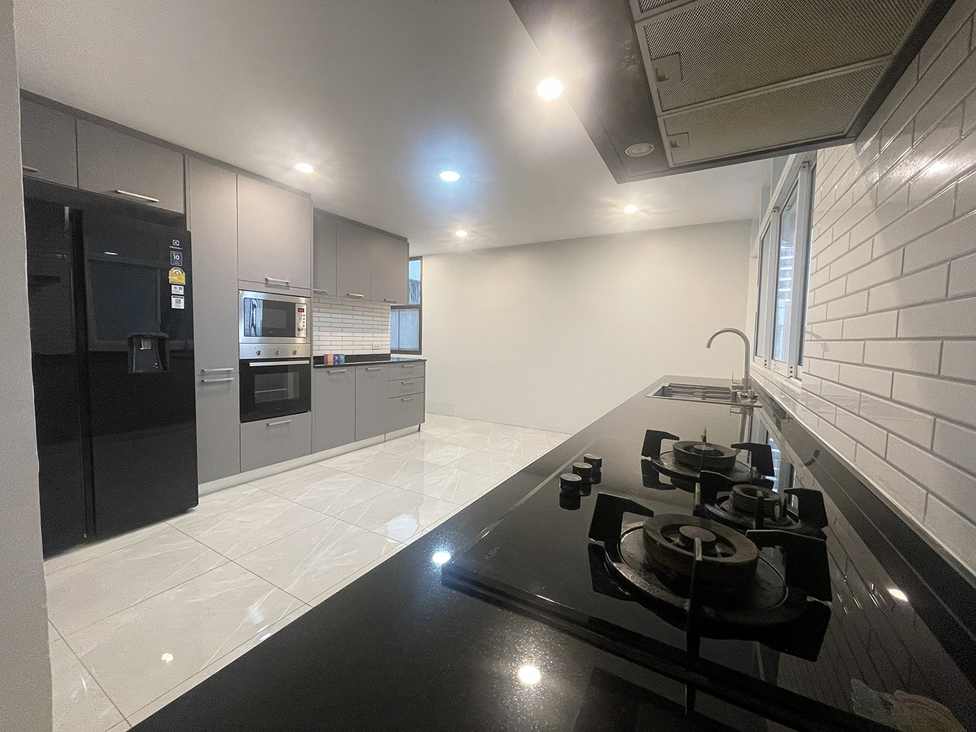 83511 ขายคอนโด ยูนิตพิเศษที่ Oriental Towers เอกมัย