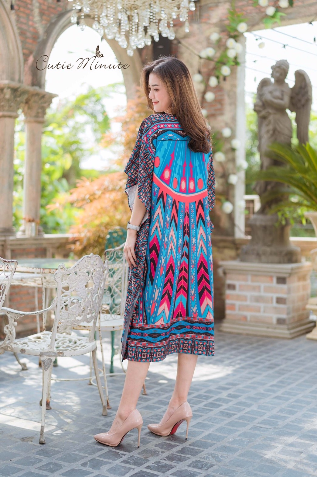 SaLe++#Cutie Minute 13954**MAXI เดรสผ้าโพลีเอสเตอร์เนื้อนิ่ม พิมพ์ลวดลายเส้นกราฟฟิก ทรงค้างคาวเหมาะกับ summer นี้เลยค่ะ อก ฟรีไซส์ 48" เอว ฟรีไซส์ 52" สะโพก ฟรีไซส์ 58" วงแขนบน 22" แขนยาว 14" (จากต้นคอ) ขอบแขนล่าง ฟรีไซส์ เดรสยาว