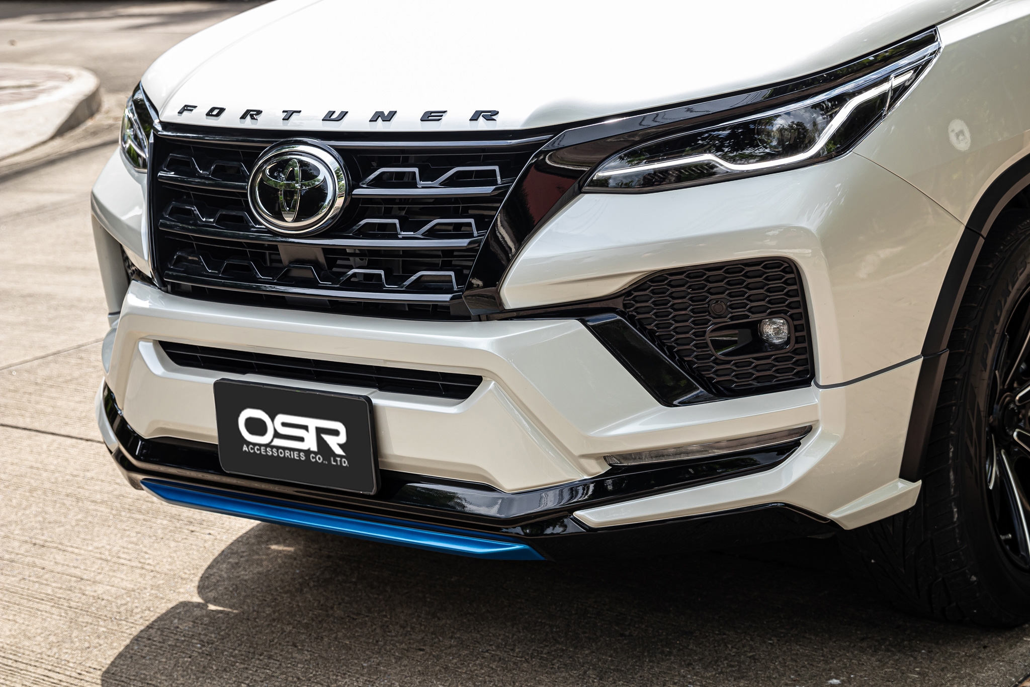 ชุดแต่งรถ-สเกิร์ต-อุปกรณ์แต่งรถ Toyota Fortuner 2020 รุ่นมาตรฐาน (Facelift) ทรง Fair FD-4