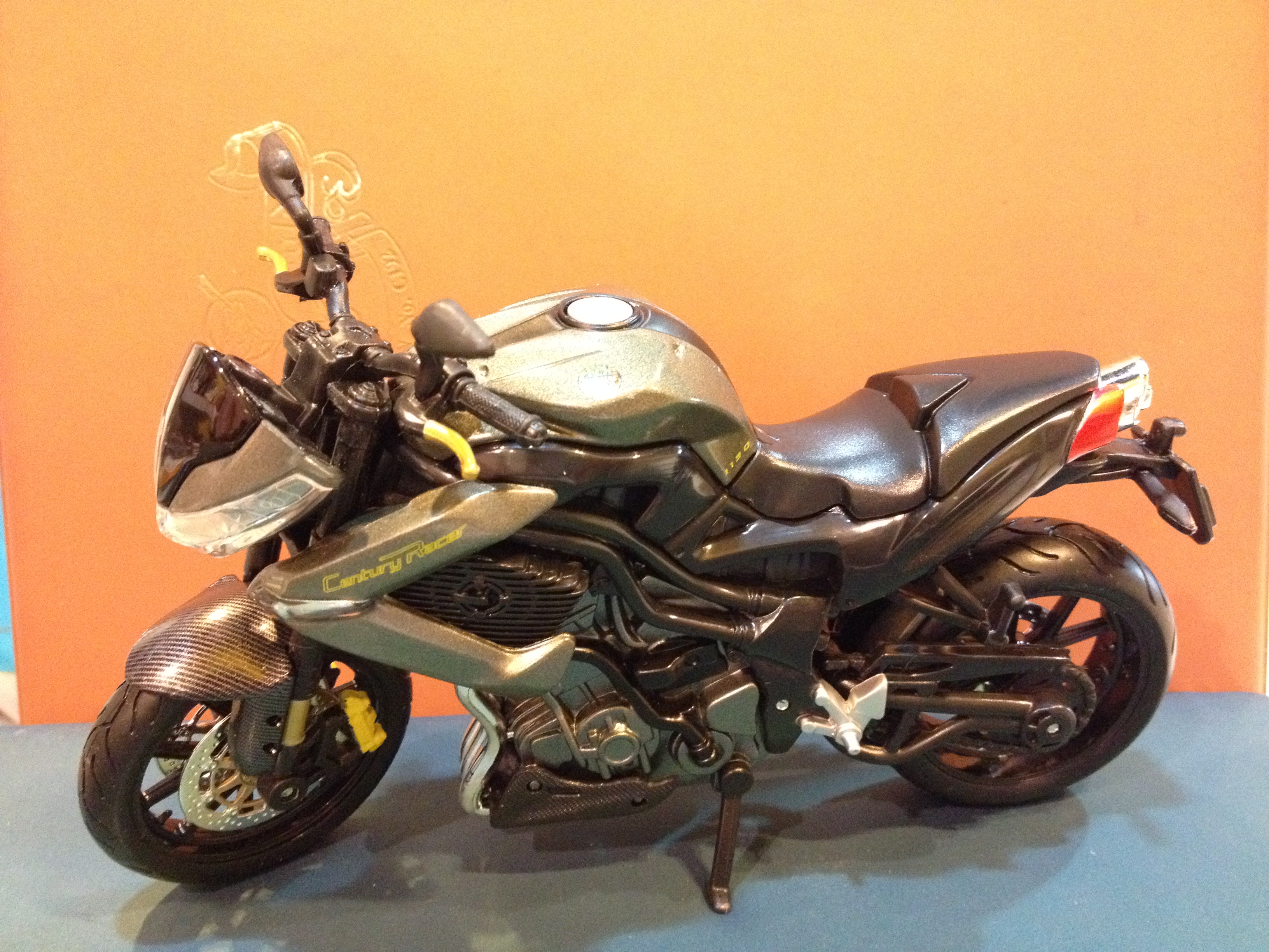 1:12 Benelli TNT 1130 Century Racer