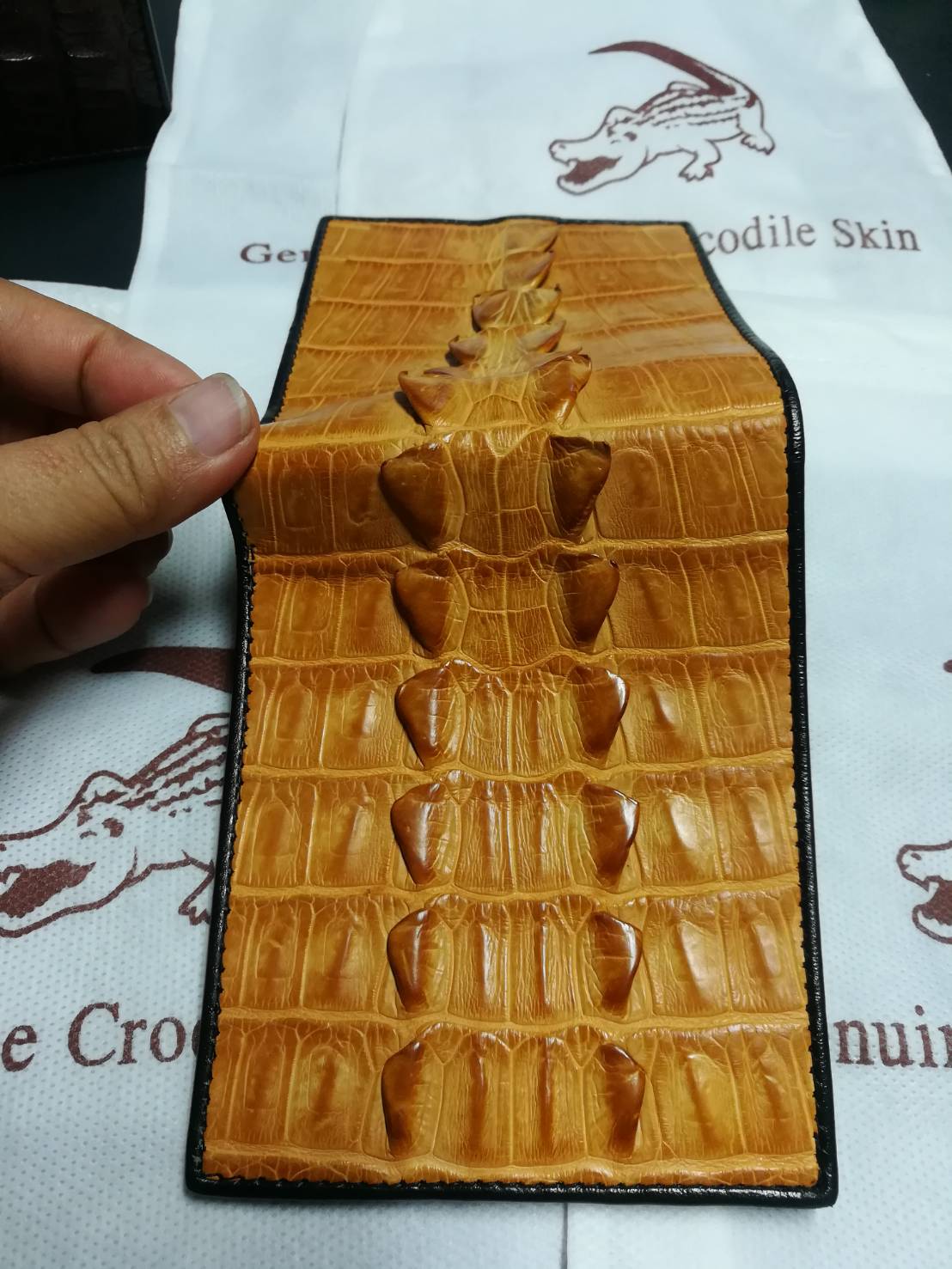 กระเป๋าหนังจระเข้แท้(กระดูกหาง)