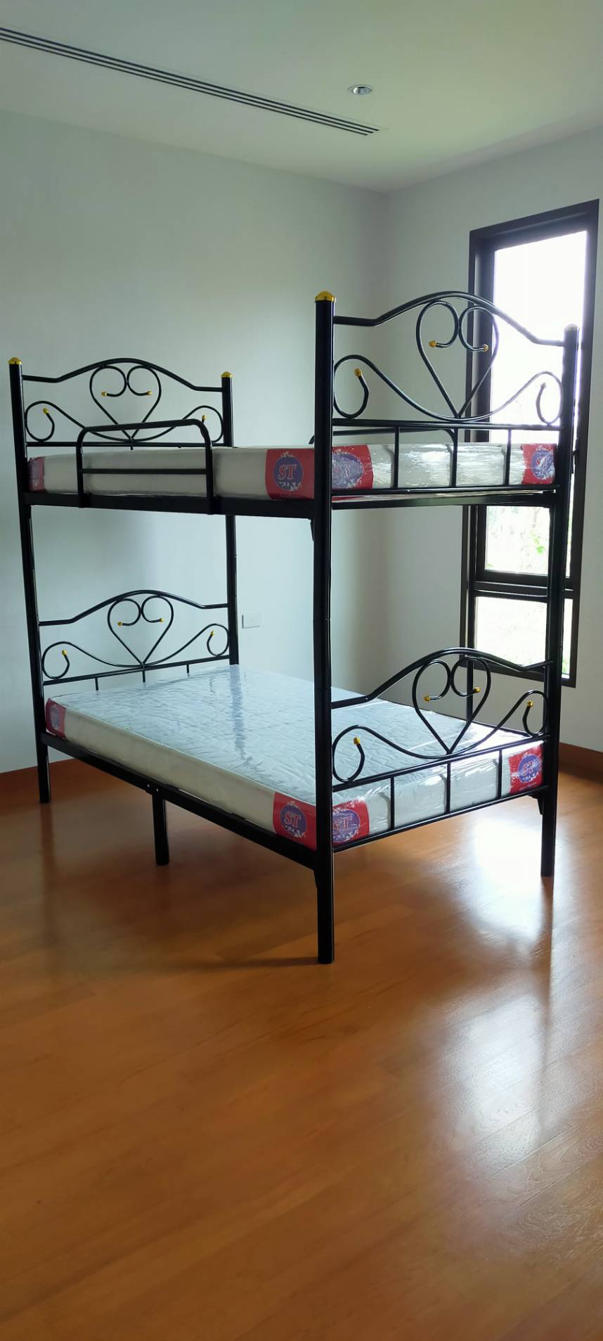 เตียงเหล็ก 2 ชั้น