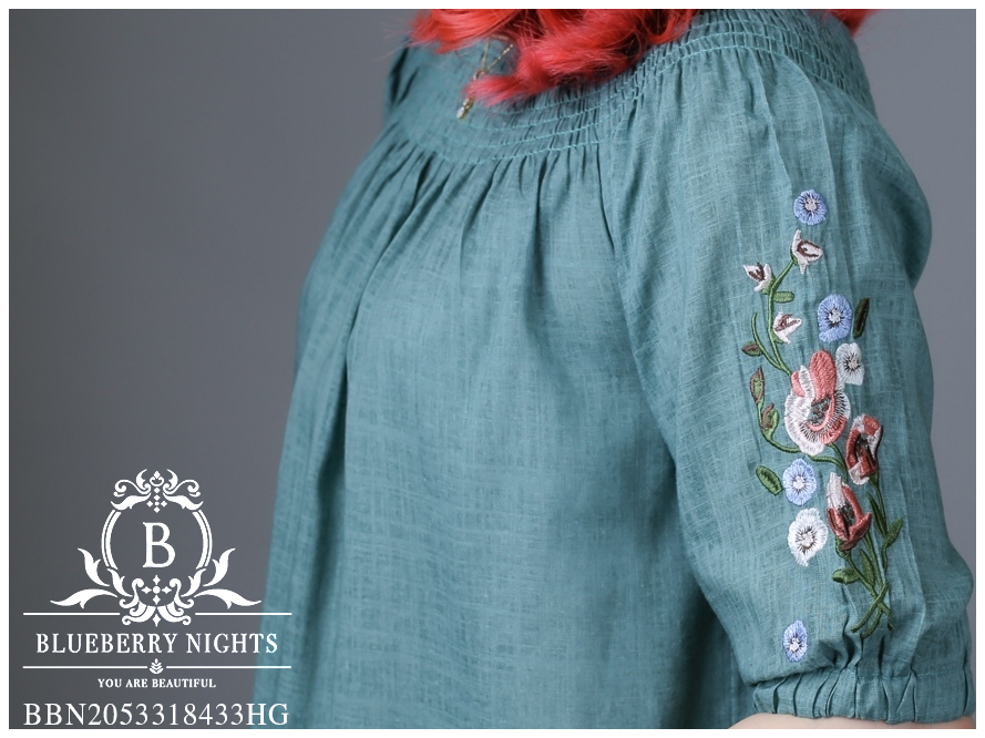 SaLe++#Blueberry Nights B3436**พรีเมี่ยมเสื้อทีเชิ้ต 2-สไตล์ คอตต้อนเบลนด์สีพื้นปักลายคลาสสิค คอลเลคชั่นสุดหรู สไตล์บลูเบอร์รี่ไนท์ ผ้าคอตต้อนผสมลินินเกรดพรีเมี่ยม ผ้าเนื้อดีมากสัมผัสนุ่มเบาใส่สบายค่ะ แพทเทิร์นเสื้อทีเชิ้ตคอยางยืดอิลาสติก ใส่ได้2สไตล์ แบบ