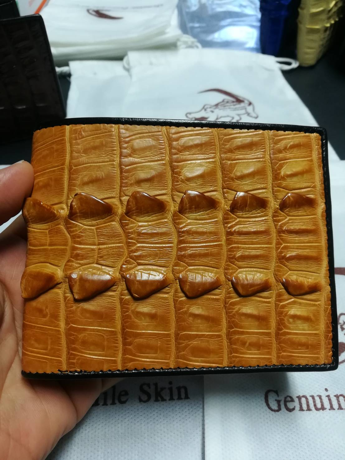 กระเป๋าหนังจระเข้แท้(กระดูกหาง)