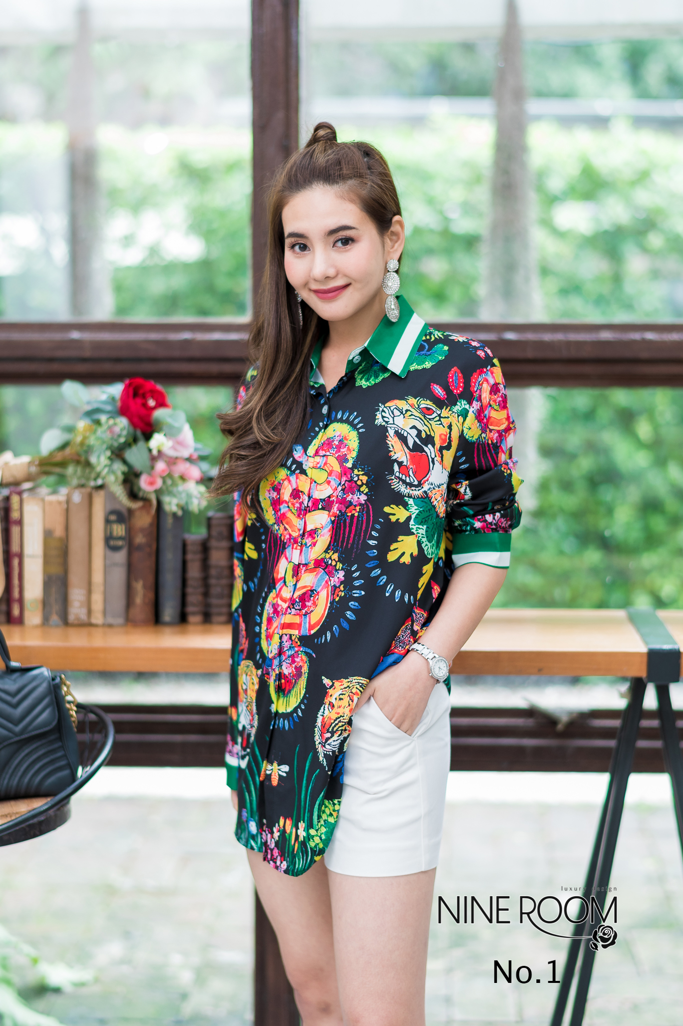 SaLe++B3599 เชิ๊ตแขนยาวคอปกพร้อมสาบกระดุมยาวด้านหน้า ใช้ผ้าซิลล์ผสมโพลี่ฯ(silk mix poly) ผ้านุ่มผิวสัมผัสดี ใส่สบาย เพิ่มความโดดเด่นด้วยลายพิมพ์ •Color |3 สี 1.No.1/ลาย1 2.No.2/ลาย2 3.No.3/ลาย3 •Size อก44"สะโพก46"ยาว29.5" ต้นแขน22" แขน