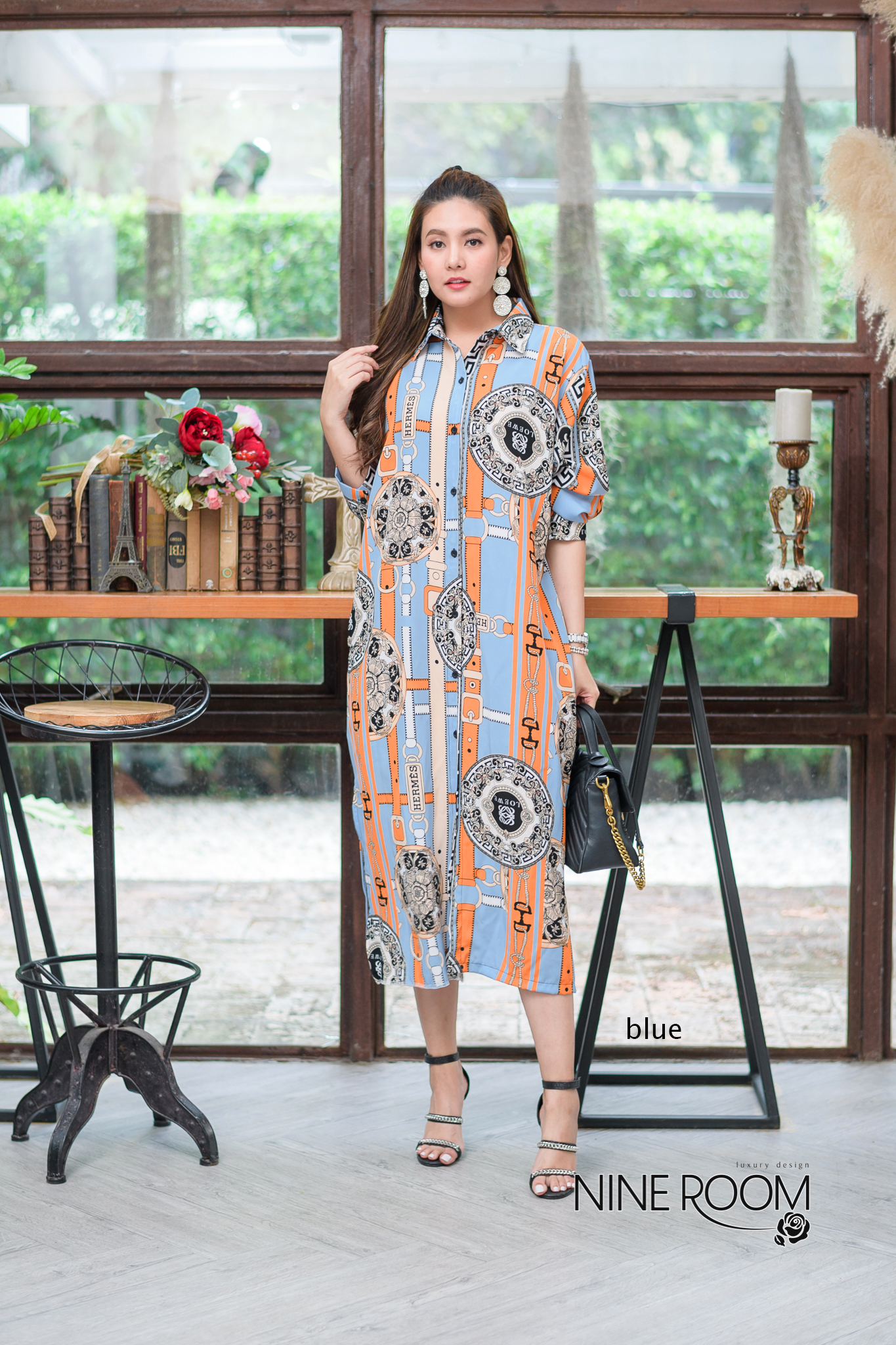 SaLe+++#Nine Room 14106 MAXI SHIRT - แม๊กซี่เชิ๊ตแขนยาวคอปก พร้อมสาบกระดุมยาวด้านหน้า ใช้ผ้าโพลี่ฯผสมซิลล์เกรดพรีเมี่ยม (PREMIUM POLY MIX SILK ) เนื้อผ้าดี ตัวผ้านุ่ม ไม่คัน มีความโดดเด่นด้วยงานพิมพ์ลายไฮแบรนด์ทั้งตัว มาพร้อมกระเป๋าข้างค่ะ •Color |3สี 1.