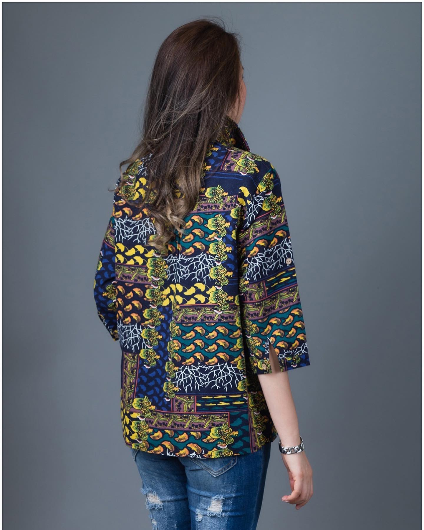 Sale+++#Blueberry Nights B3686 เสื้อผ้าฝ้ายธรรมชาติผสมลินินเนื้อดีเกรดพรีเมี่ยม เนื้อผ้านุ่มใส่สบายมากๆๆ ดีเทลเสื้อเชิ้ตกระดุมหน้า 4 เม็ด พิมพ์ลายสีสันสดใส ปลายแขนเชิ้ตติดกระดุม มีสายพับล็อคแขน เหมาะสำหรับสาวๆรอบอก(36-44) ใส่สบายมากๆ ใส่เที่ยวชิลล์ๆสวยๆ พ