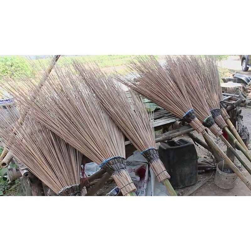 ไม้กวาดทางมะพร้าว ไม้กวาดนอกบ้าน กวาดขยะต่างๆ1ชิ้น