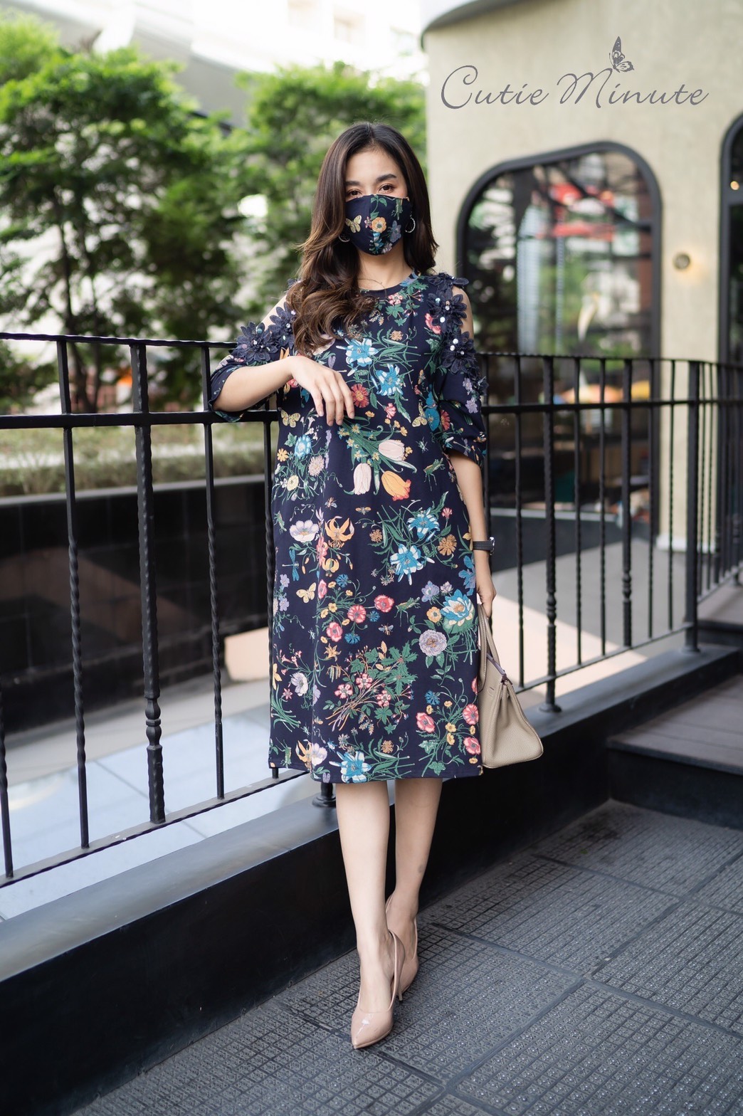 SaLe++#Cutie Minute 14109 เดรสผ้ายืดSpendexเกาหลีเกรดพรีเมียม ผ้าเนื้อเนียนละเอียด ผ้าดีมาก ผ้ายืดได้เยอะมากค่ะ ดีเทลแขนเว้าหัวไหล่ประดับลูกไม้ 3 มิติรอบๆ เดรสเรียบหรูใส่แล้วดูแพงมากค่ะ มีกระเป๋าซ่อน บอกเลยค่ะตัวนี้งานดีสวยมากค่ะ ** Mask ทรงสวยปรับเข้ากับ