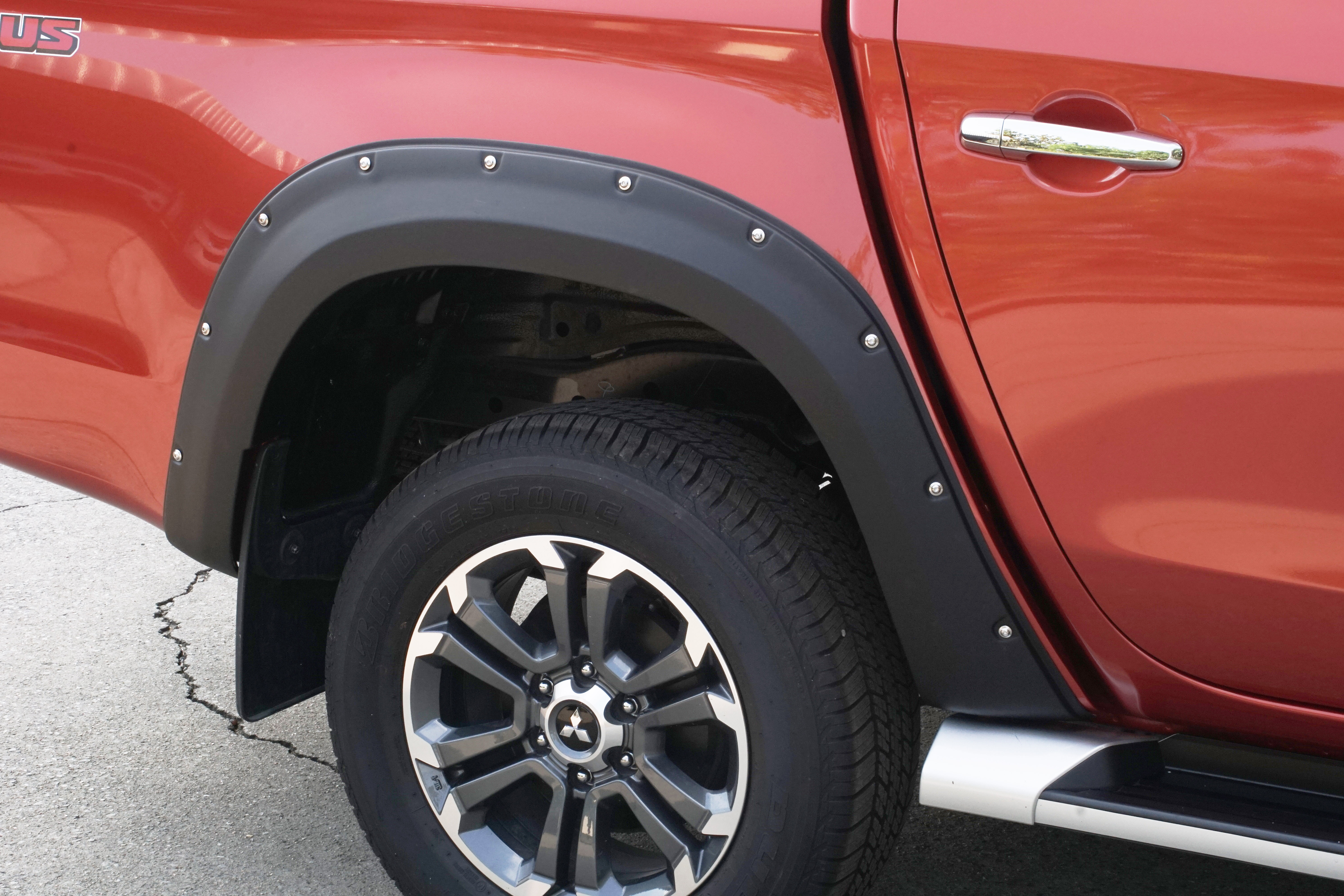 ชุดคิ้วล้อ มีหมุด 6 นิ้ว New Triton 2019-2020 ทรง SX (ใส่ Tritonได้ทุกรุ่น)