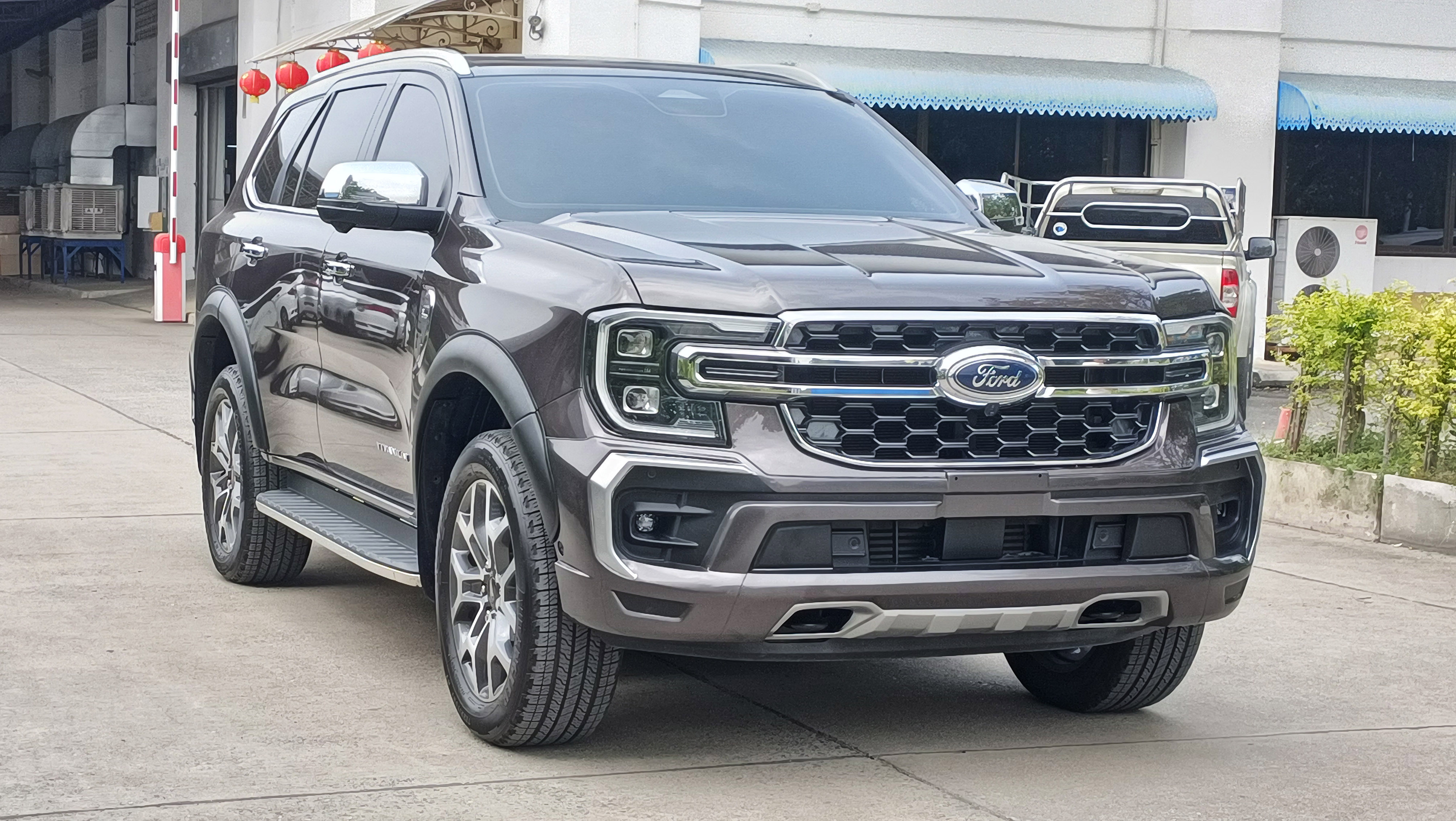 ชุดแต่งรถ-สเกิร์ต-อุปกรณ์แต่งรถ Ford Everest 2022 2023 2024 Next-Gen ทรง SR-Limited