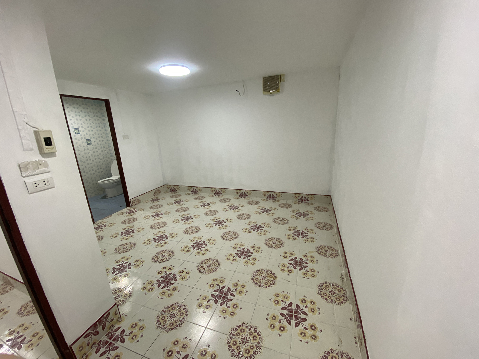 81588-ขายทาวน์เฮ้าส์ หมู่บ้านศิลาทอง เสม็ด ชลบุรี