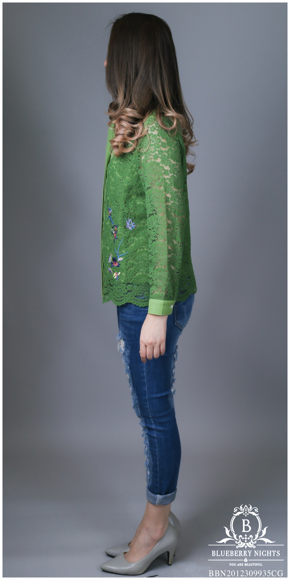 Sale+++B3629 เสื้อเชิ้ตลูกไม้อิตาลีปักลายดอกไม้ ผ้าลูกไม้อิตาลีเกรดพรีเมี่ยมเนื้อนุ่มเบาใส่สบายมากค่ะ แพทเทิร์นเสื้อเชิ้ตกระดุมหน้ายาวตลอด ดีเทลด้านหน้าปักดิ้นลายดอกไม้สวยหรูค่ะ มีซับในทั้งตัว ♡เหมาะสำหรับสาวๆรอบอก(36-44)♡ รุ่นใหม่ ขายดีมากๆ