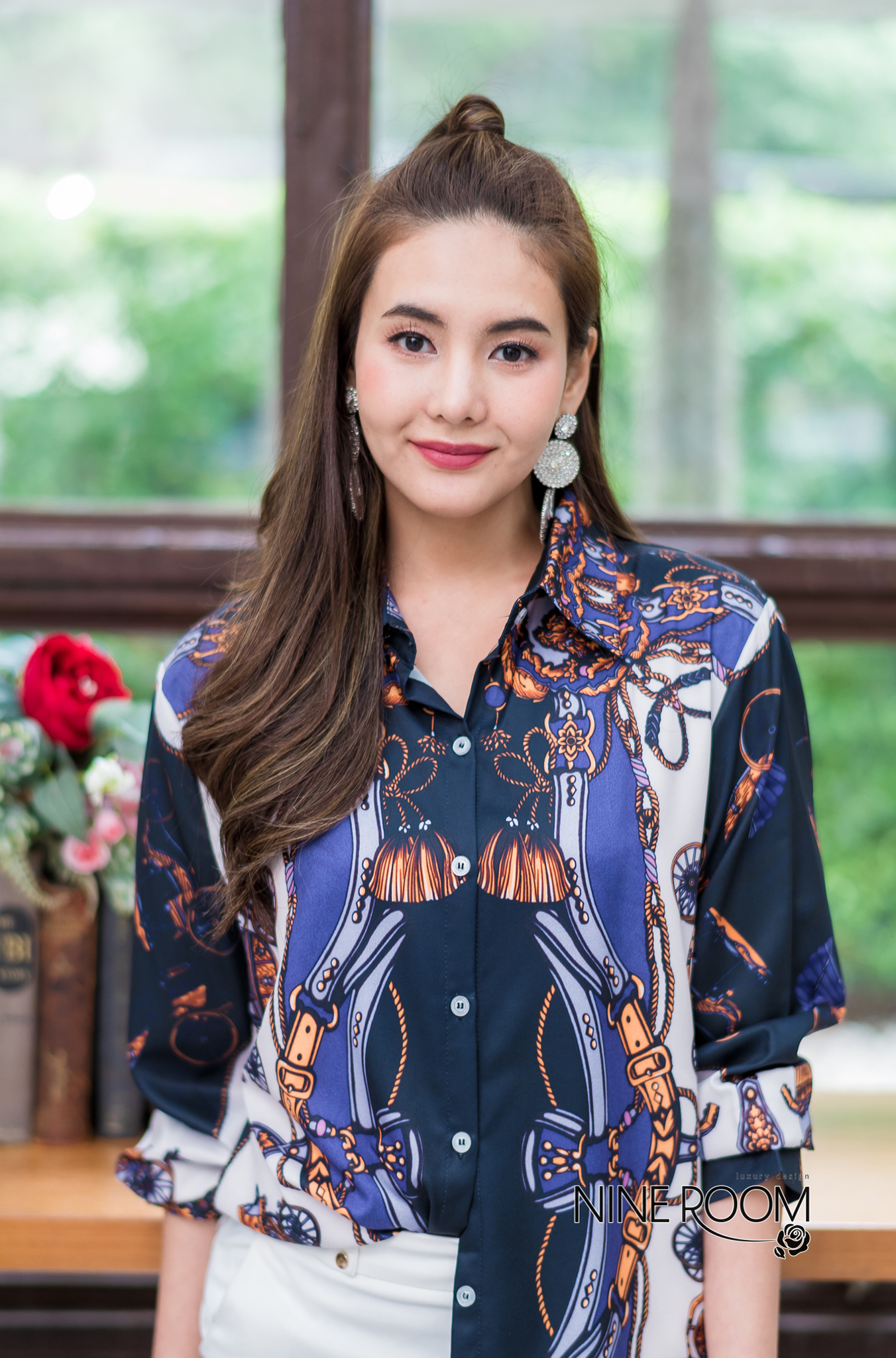 SaLe++B3599 เชิ๊ตแขนยาวคอปกพร้อมสาบกระดุมยาวด้านหน้า ใช้ผ้าซิลล์ผสมโพลี่ฯ(silk mix poly) ผ้านุ่มผิวสัมผัสดี ใส่สบาย เพิ่มความโดดเด่นด้วยลายพิมพ์ •Color |3 สี 1.No.1/ลาย1 2.No.2/ลาย2 3.No.3/ลาย3 •Size อก44"สะโพก46"ยาว29.5" ต้นแขน22" แขน