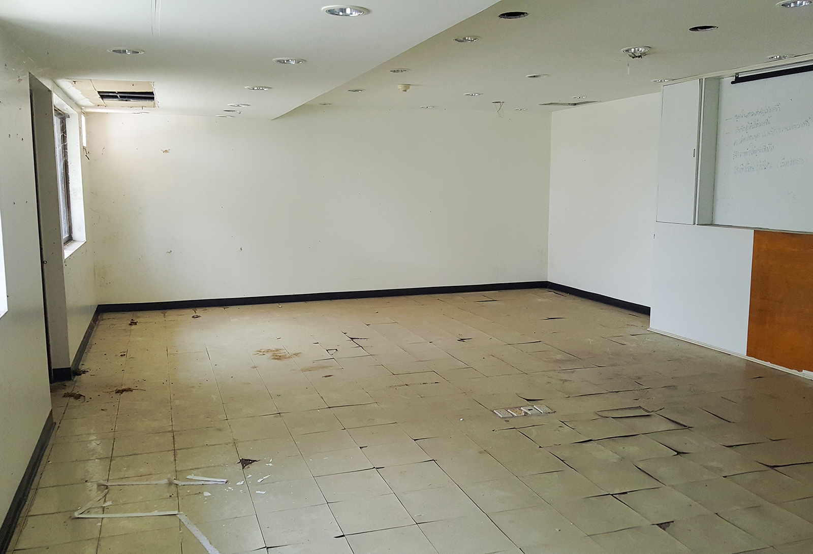 83462-ขายอาคารสำนักงาน โครงการเซ็นเตอร์พอยส์ เมืองสุราษฎร์ธานี