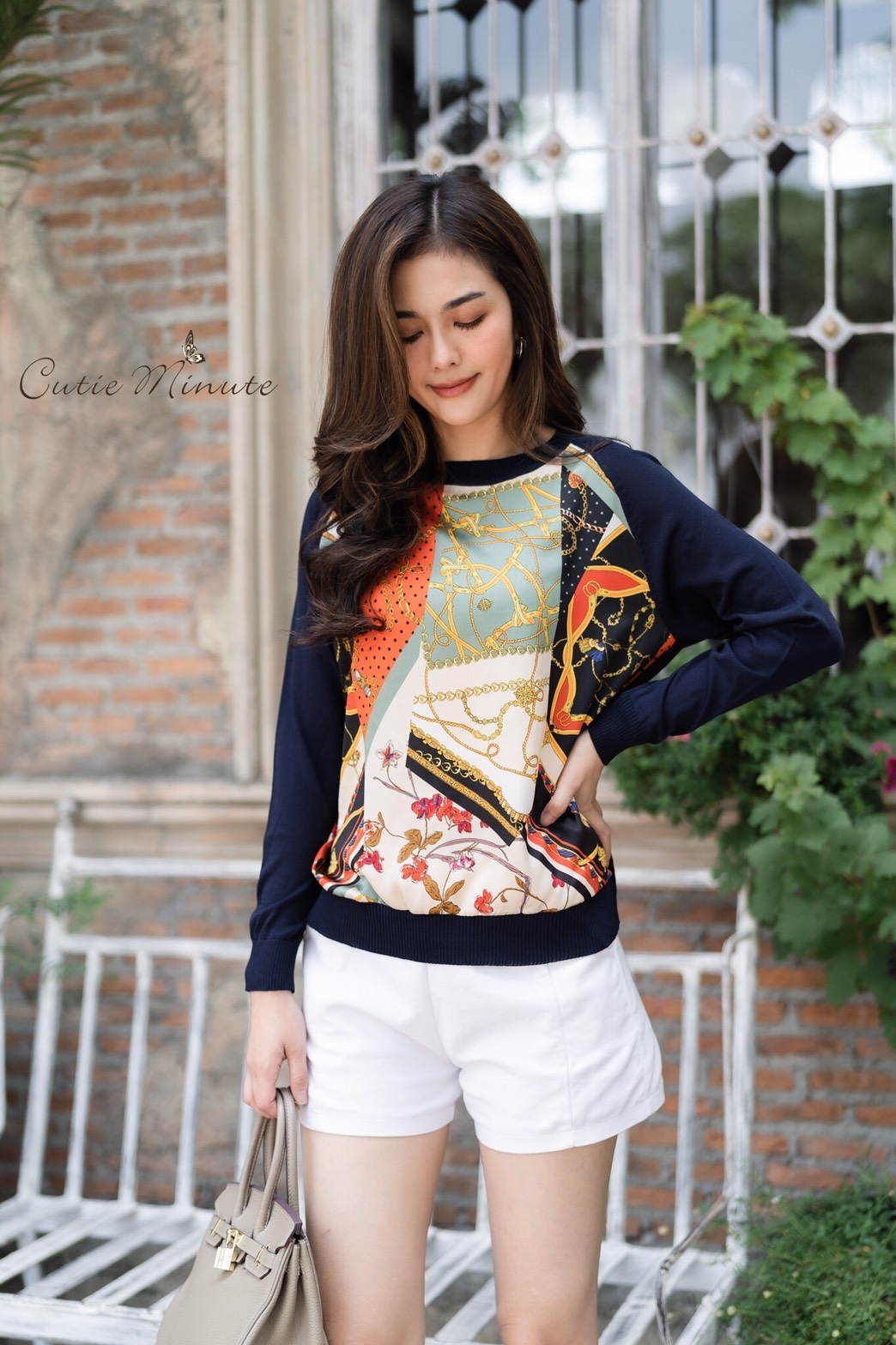 SaLe++#Cutie Minute B3255**เสื้อไหมพรมเนื้อบางเกรดพรีเมียม เนื้อแน่นสวยมากค่ะ ไหมพร้อมด้านหลังยืดได้เยอะค่ะ ด้านหน้าใช้ผ้าซาตินSilk พิมพ์ลาย สวยสุดๆเลยค่ะ เสื้อทรงเรียบง่าย วัยไหนใสก็สวยค่ะ ใส่คู่กับตัวไหนๆก็สวยนะคะ อก ฟรีไซส์ 44" (ก่อนยืด) เอว ฟรีไซ