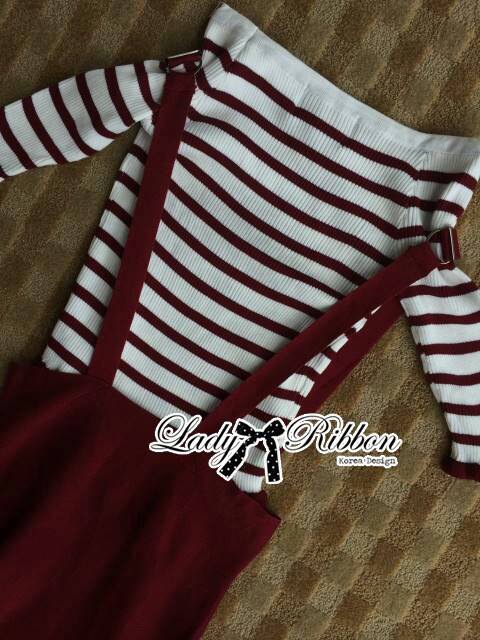 SAlE++D7446**set ผ้าไหมพรมทอลายทางสีแดง ตัวนี้จะเหมือนกับเป็นเอี๊ยมหน่อยๆนะคะ คือมีสายคาดจากไหล่ไปถึงกระโปรงน่ารักมากๆ ช่วงตัวเสื้อเป็นแขนสามส่วน ทอลายทางสีแดง-ขาว ช่วงกระโปรงที่เป็นเหมือนใส่เอี๊ยมเป็นสีแดงทั้งหมด ติดกระดุมด้านหน้า ผ่าหน้าด้วยแต่ไม่สูงค่ะ