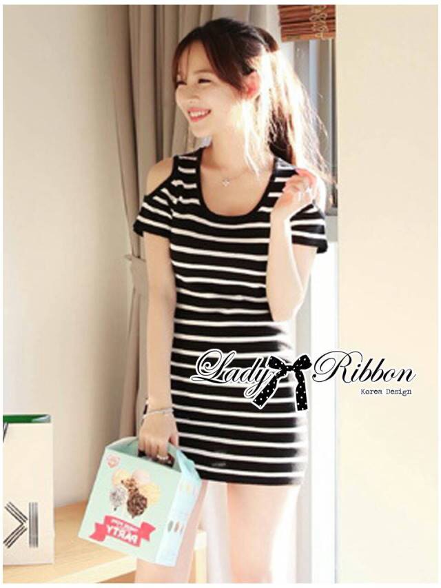 Sale++Lady Ribbon ** D7882**อก34-38**Lady Monica Sassy Body-Con Striped Dress เดรสทรงบอดี้คอนพิมพ์ลายทาง cut-out ช่วงไหล่ เหมาะกับสาวตัวเล็กๆ ตัวนี้ทรงชุดจะเป็นแบบบอดี้คอนเข้ารูป เน้นสัดส่วน มีดีเทลเก๋ๆช่วงไหล่ เป็นทรงคัทเอาท์เปิดไหล่บางส่วน เหมาะกับสาวสไ