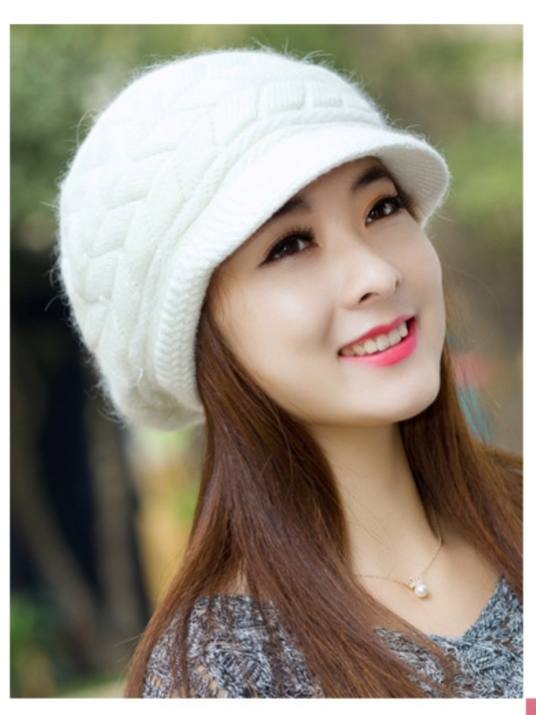 หมวกกันหนาวไหมพรมทรงเเก็ปสีขาวออฟไวท์สวยหรูด้านในบุขน (พร้อมส่ง)(Free Size)