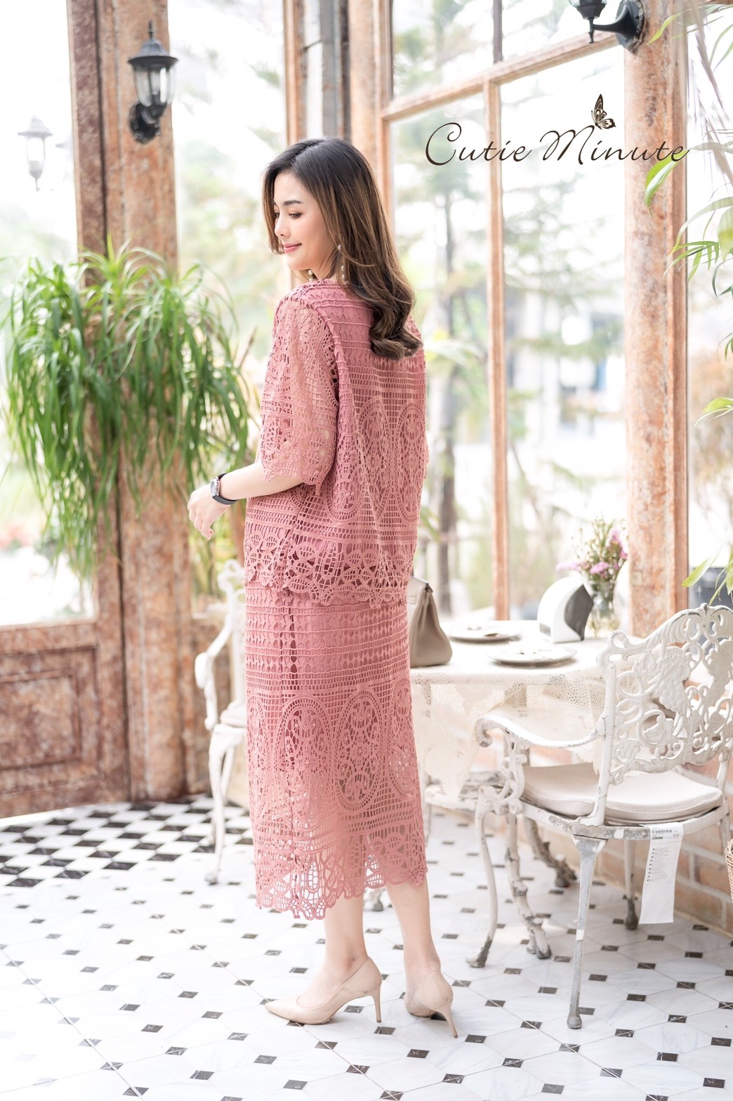 SaLe++13938**อก44**ชุดเซ็ทกระโปรงลูกไม้เนื้อหนาเกรดพรีเมี่ยม ลูกไม้ลายโมเดิร์น เลือกใช้ลายเชิง มีซับในทั้งตัว เสื้อมีซิปซ่อนด้านหลังชุดสวยมากค่ะ จะใส่ไปงานแต่ง งานบุญก็สวยมากค่ะ มี 6 สี ฟ้าตุ่น มัสตาร์ด ม่วง เขียว ชมพูกะปิ กรม -เสื้อ- อก ฟรีไซส์ 44"