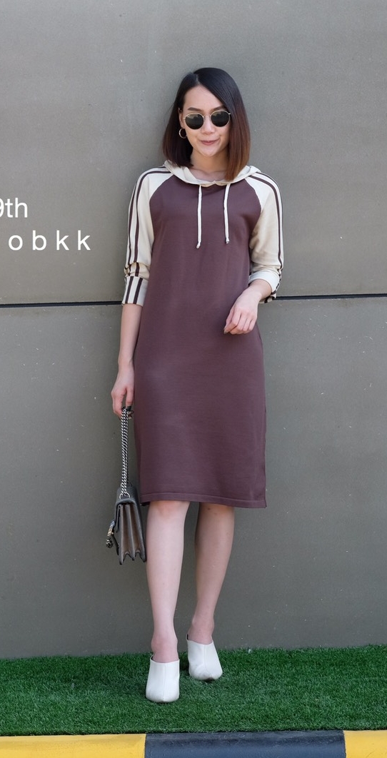 13841 อก40 #29thStudiobkk เดรสฮู้ดแขนยาว เนื้อผ้าคอตตอนเนื้อนิ่ม ใส่สบายสุดๆค่า แขนแต่งแถบ ใส่เที่ยวชิลๆได้เลย หนาวนี้ห้ามพลาดเลยค่า ▪️สี | โกโก้, ส้มอิฐ อก 40” เอว 38” สะโพก 40” ความยาว 37.5”