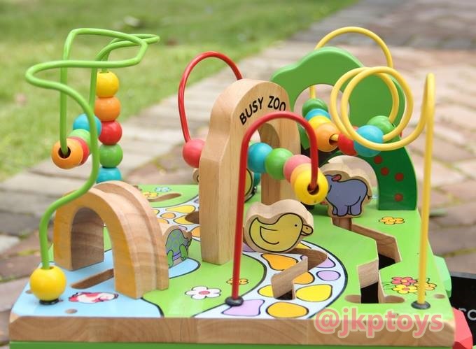 กล่องกิจกรรม Busy zoo เป็นของเล่นที่ได้รับรางวัลของเล่นดีเด่นของอเมริกา ยี่ห้อ Parents