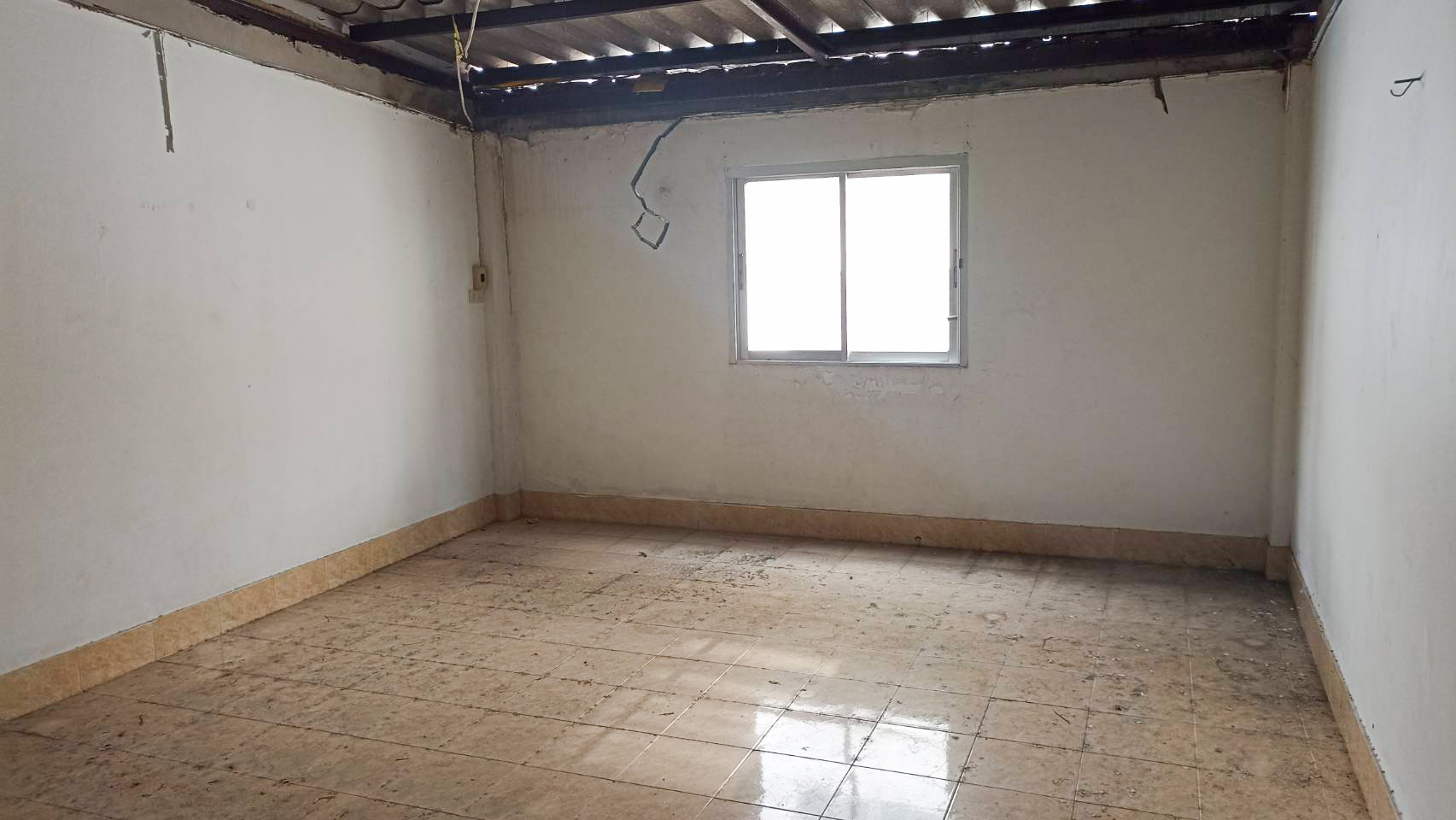 76916-ขายอาคารพาณิชย์ ซอยตึกน้ำ ถนนสุขุมวิท บ้านสวน ชลบุรี