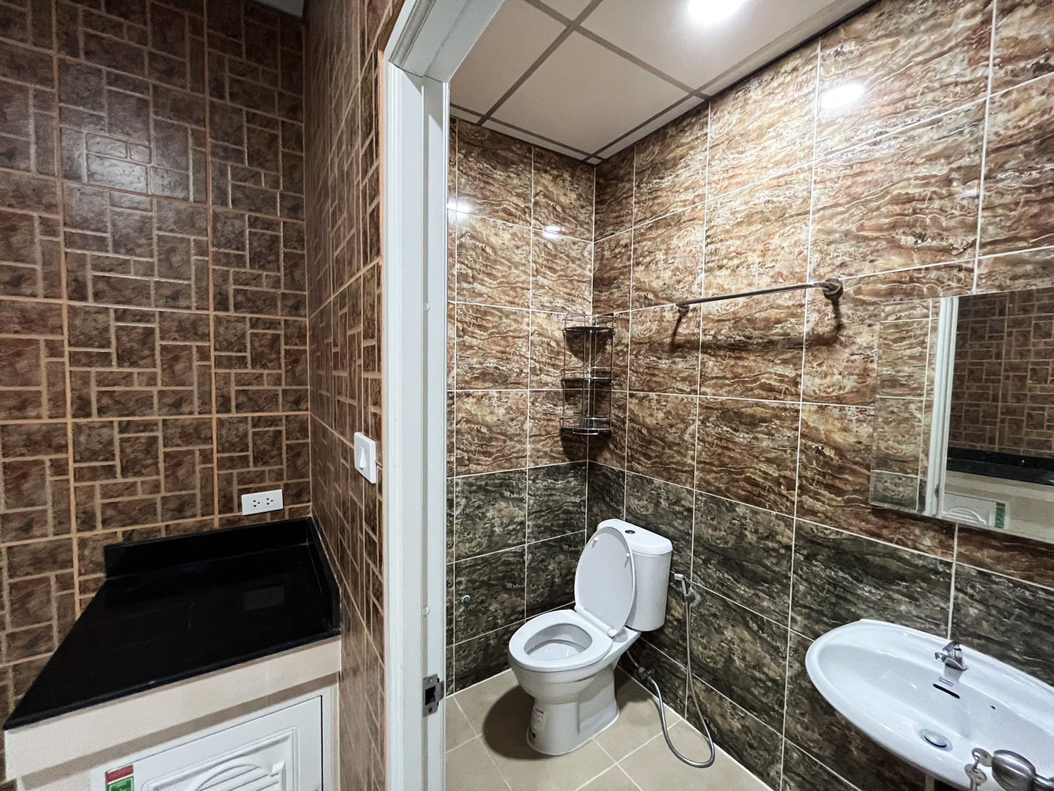 76997-ขายทาวน์เฮ้าส์ หมู่บ้านเลิศอุบล คลองห้า ใกล้มอเตอร์เวย์ถนนกาญจนาภิเษก ลำลูกกา ปทุมธานี