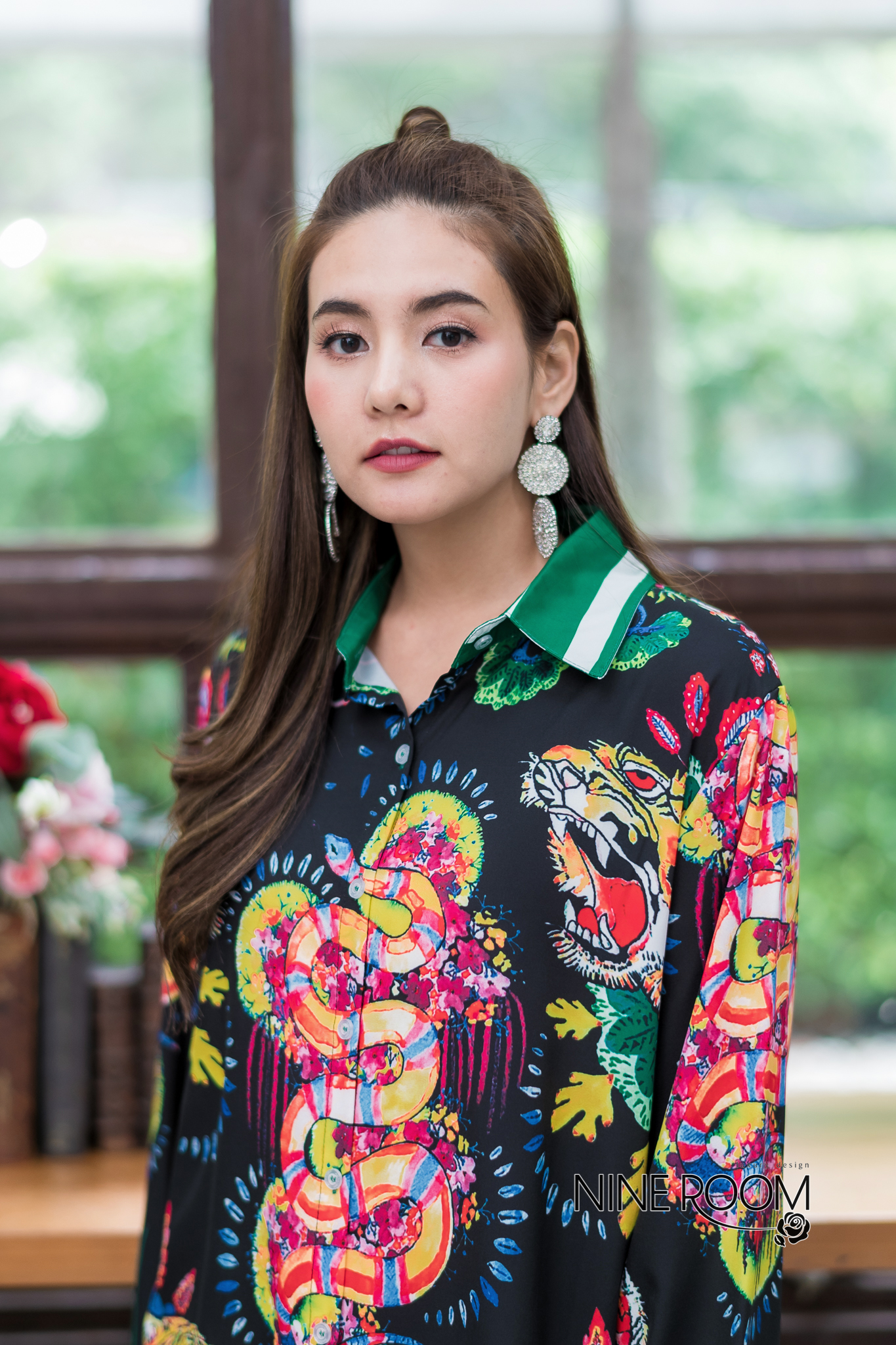 SaLe++B3599 เชิ๊ตแขนยาวคอปกพร้อมสาบกระดุมยาวด้านหน้า ใช้ผ้าซิลล์ผสมโพลี่ฯ(silk mix poly) ผ้านุ่มผิวสัมผัสดี ใส่สบาย เพิ่มความโดดเด่นด้วยลายพิมพ์ •Color |3 สี 1.No.1/ลาย1 2.No.2/ลาย2 3.No.3/ลาย3 •Size อก44"สะโพก46"ยาว29.5" ต้นแขน22" แขน