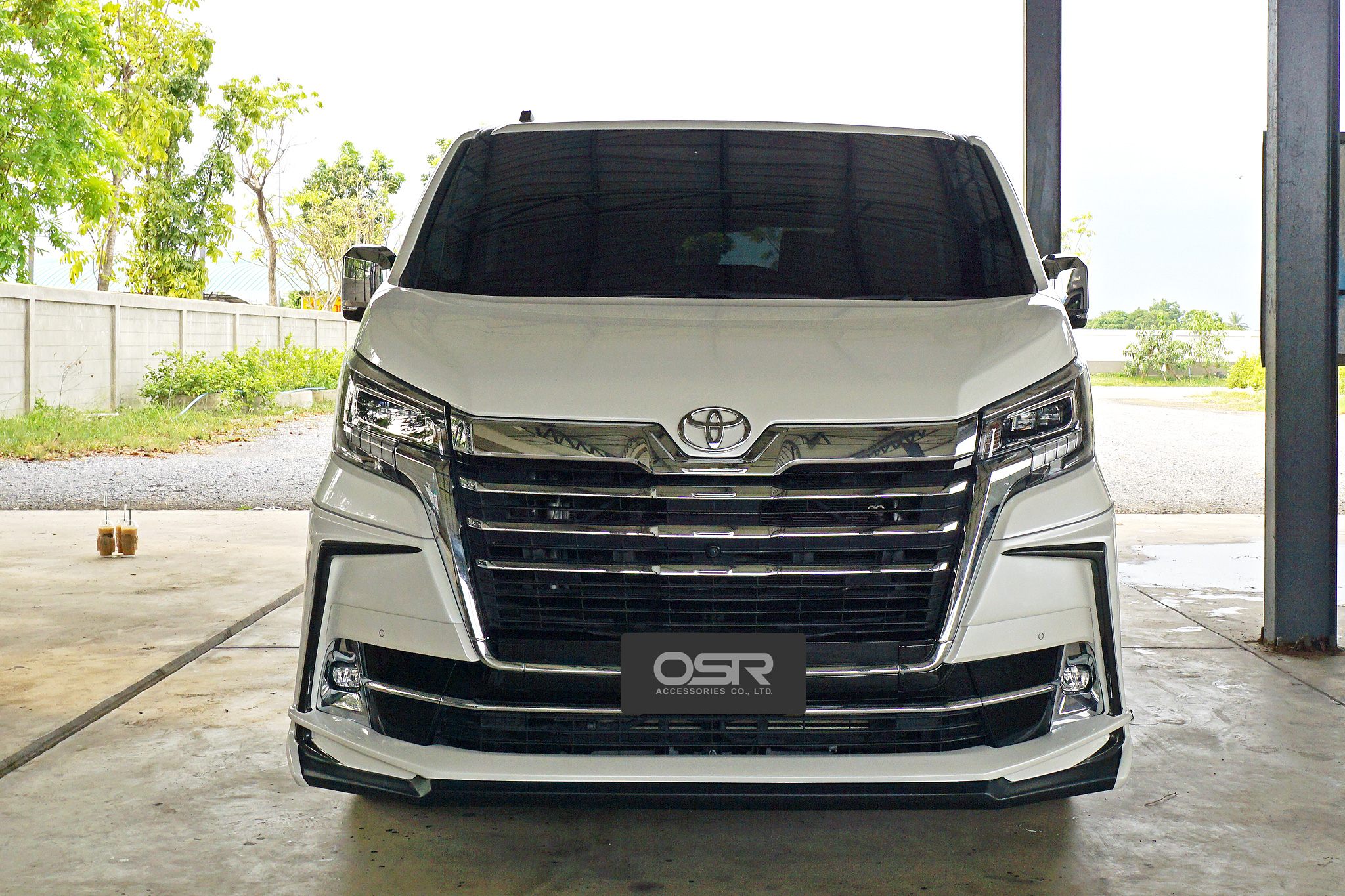 ชุดแต่งรถ สเกิร์ต-สปอยเลอร์ Toyota Majesty ทรง ATIVUS by OSR