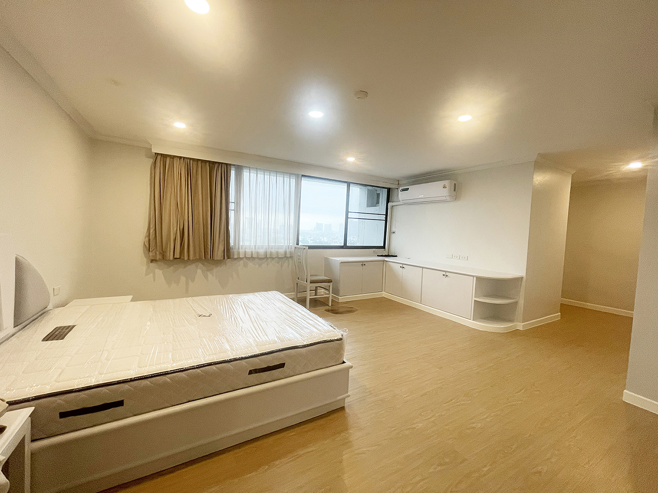 83511 ขายคอนโด ยูนิตพิเศษที่ Oriental Towers เอกมัย