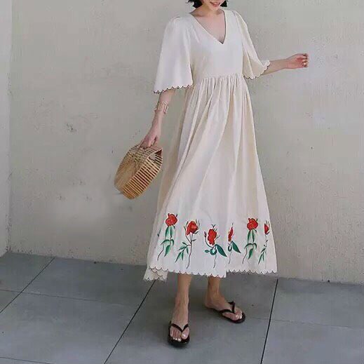 MD0016 เสื้อผ้าแฟชั่นเกาหลี เดรสเกาหลี เดรสยาว เดรสแฟชั่น แม็กซี่เดรส Maxidress ลายดอก Maxi Dress (สีครีม)