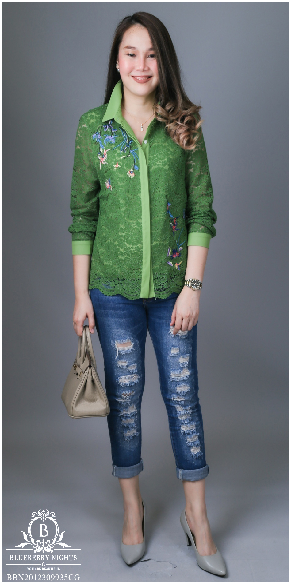 Sale+++B3629 เสื้อเชิ้ตลูกไม้อิตาลีปักลายดอกไม้ ผ้าลูกไม้อิตาลีเกรดพรีเมี่ยมเนื้อนุ่มเบาใส่สบายมากค่ะ แพทเทิร์นเสื้อเชิ้ตกระดุมหน้ายาวตลอด ดีเทลด้านหน้าปักดิ้นลายดอกไม้สวยหรูค่ะ มีซับในทั้งตัว ♡เหมาะสำหรับสาวๆรอบอก(36-44)♡ รุ่นใหม่ ขายดีมากๆ