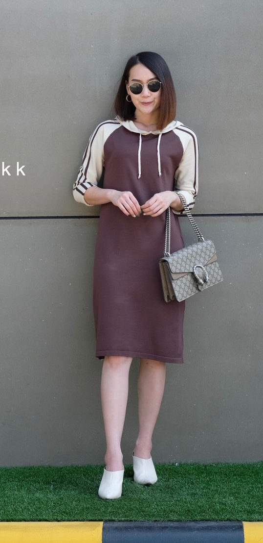 13841 อก40 #29thStudiobkk เดรสฮู้ดแขนยาว เนื้อผ้าคอตตอนเนื้อนิ่ม ใส่สบายสุดๆค่า แขนแต่งแถบ ใส่เที่ยวชิลๆได้เลย หนาวนี้ห้ามพลาดเลยค่า ▪️สี | โกโก้, ส้มอิฐ อก 40” เอว 38” สะโพก 40” ความยาว 37.5”