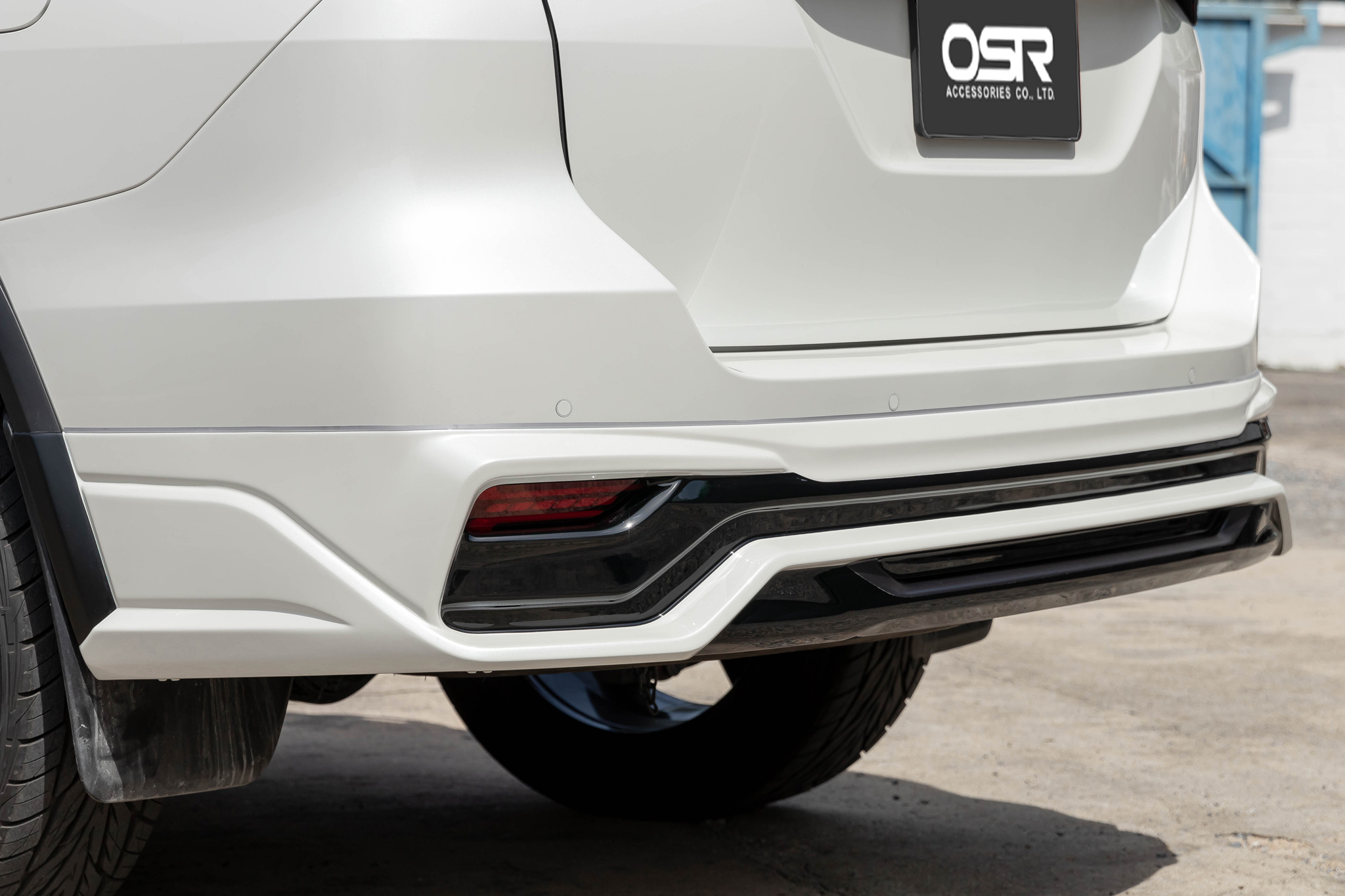 ชุดแต่งรถ-สเกิร์ต-อุปกรณ์แต่งรถ Toyota Fortuner 2020 รุ่นมาตรฐาน (Facelift) ทรง Fair FD-4