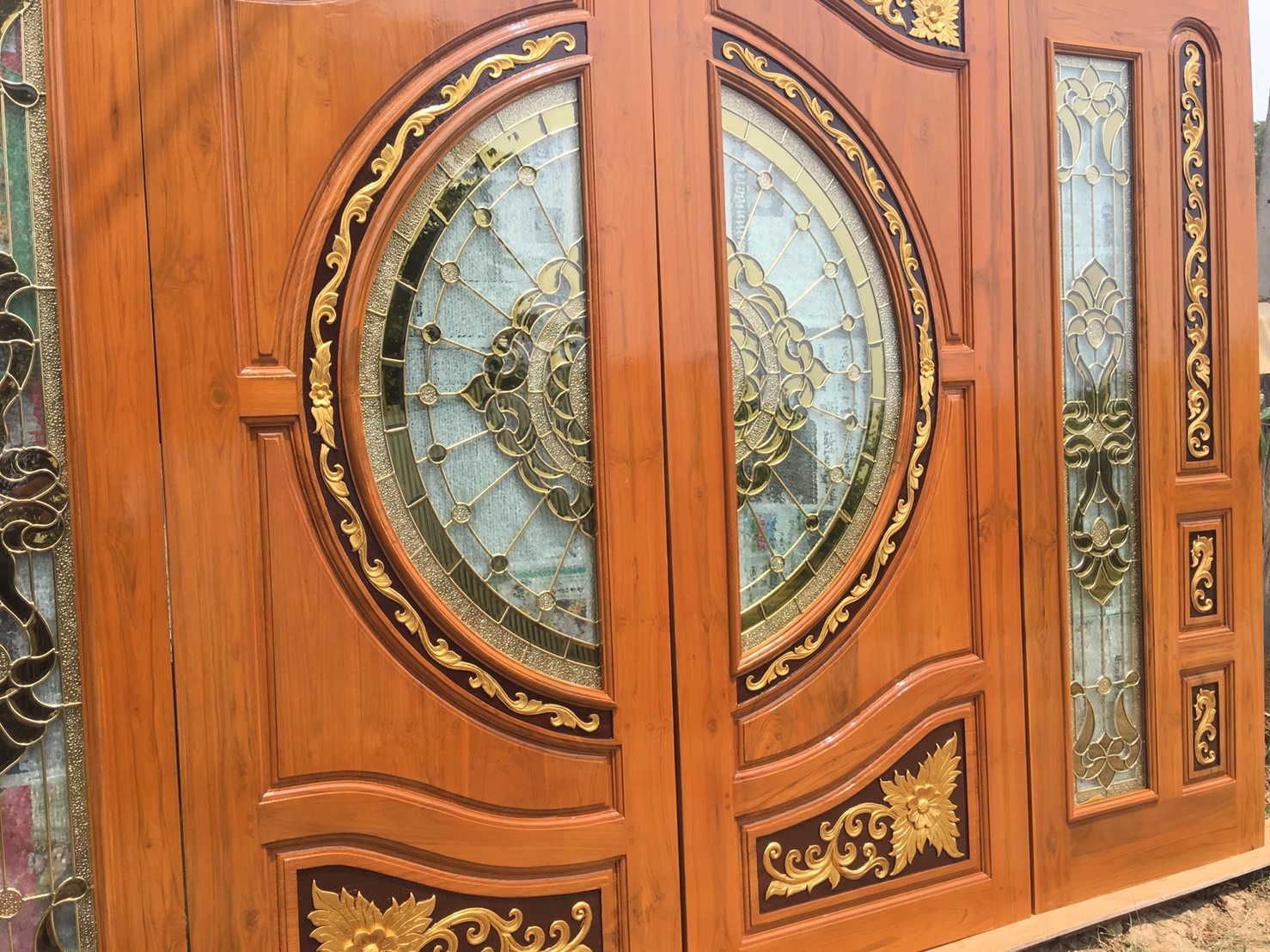 ประตูไม้สักกระจกนิรภัยบานเลื่อน GBBB - 14 (คลิกรายละเอียดที่รูป)