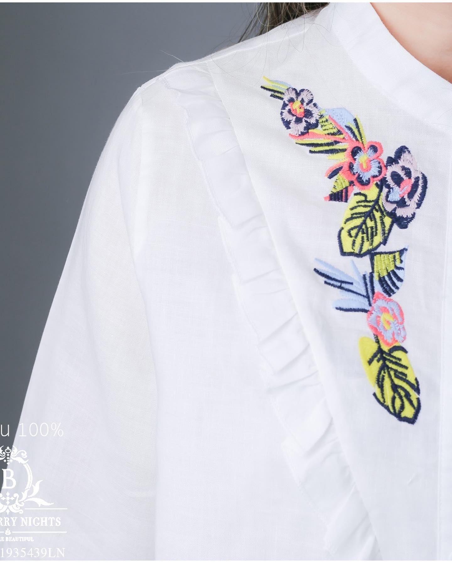 Sale++++++#Blueberry Nights B3653 เสื้อเชิ้ตลินิน100% ปักดิ้นสีคลาสสิค ผ้าลินิน100% เนื้อนุ่มใส่สบายมากค่ะ แพทเทิร์นเสื้อเชิ้ตคอจีนแขนยาวกระดุมหน้ายาว รุ่นขายดีมากๆค่ะ ดีเทลช่วงอกเย็บระบายปักดิ้นหน้าอกสวยสุดหรู ♡เหมาะสำหรับสาวๆๆรอบอก(38-44)♡