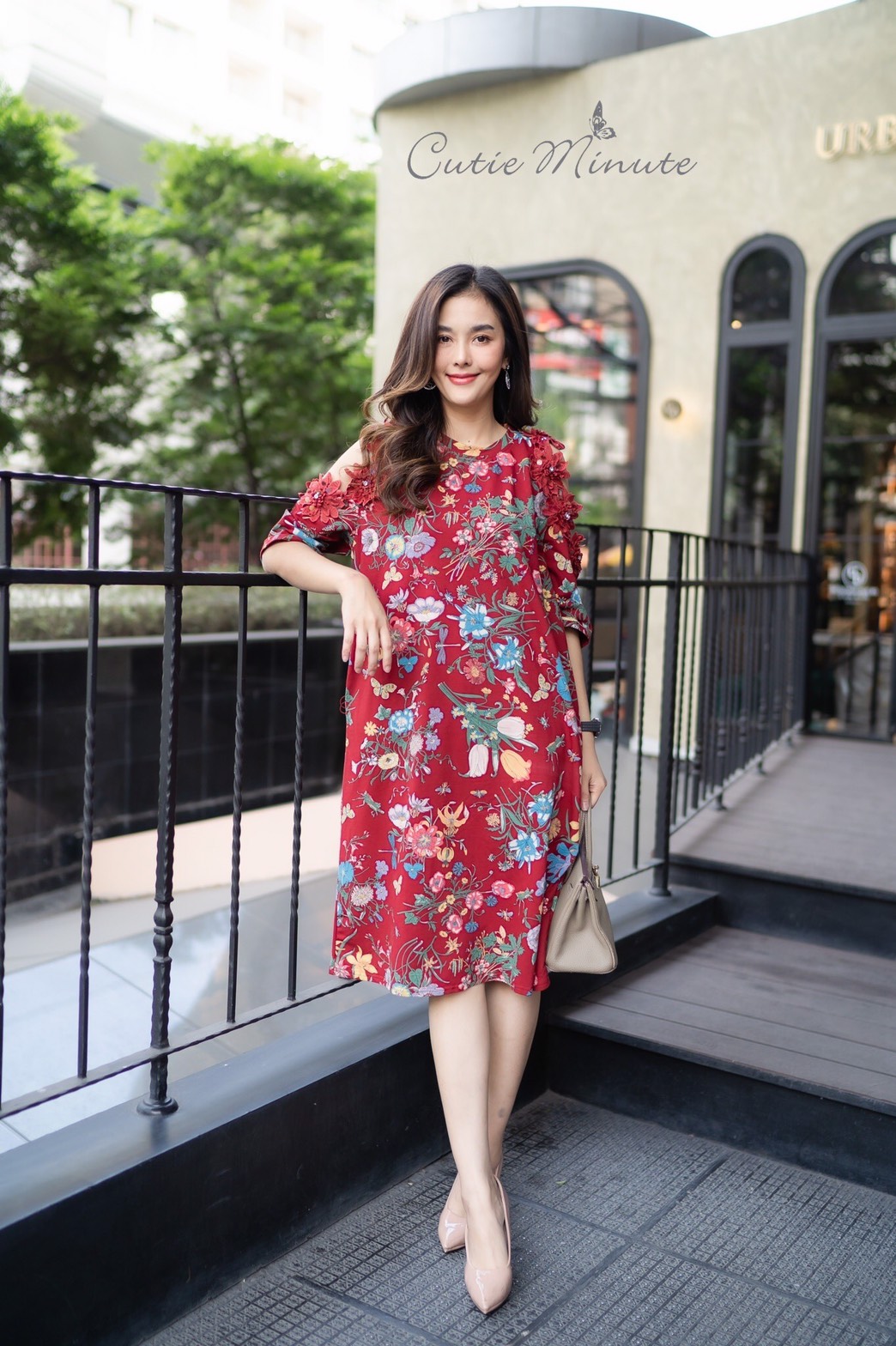 SaLe++#Cutie Minute 14109 เดรสผ้ายืดSpendexเกาหลีเกรดพรีเมียม ผ้าเนื้อเนียนละเอียด ผ้าดีมาก ผ้ายืดได้เยอะมากค่ะ ดีเทลแขนเว้าหัวไหล่ประดับลูกไม้ 3 มิติรอบๆ เดรสเรียบหรูใส่แล้วดูแพงมากค่ะ มีกระเป๋าซ่อน บอกเลยค่ะตัวนี้งานดีสวยมากค่ะ ** Mask ทรงสวยปรับเข้ากับ