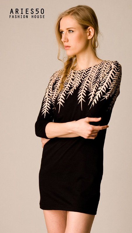 SaLe+++Aries50**A01020119**Fern** เดรสคอกลม แขนสามส่วน ลายใบเฟิร์น เรียบดูดีมีสไตล์ ใส่สบายได้หลายโอกาส ด้านหลังลายเหมือนกัน ผ้าCotton100% เนื้อนุ่มยืดได้ (นางแบบสูง 178 cm) ✳ Color : สี DGY – เทาเข้ม VLT – ม่วงอมชมพู Size : Free Size / Plus Size ▪